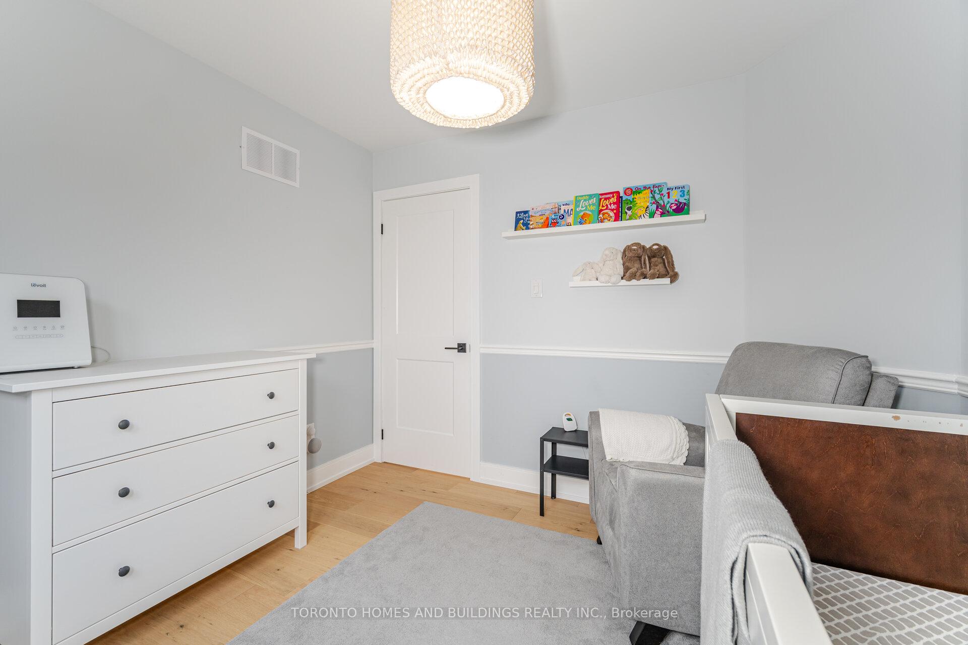 Photo 33 of 249 Matthew Drive, Vaughan, East Woodbridge — HOMEH