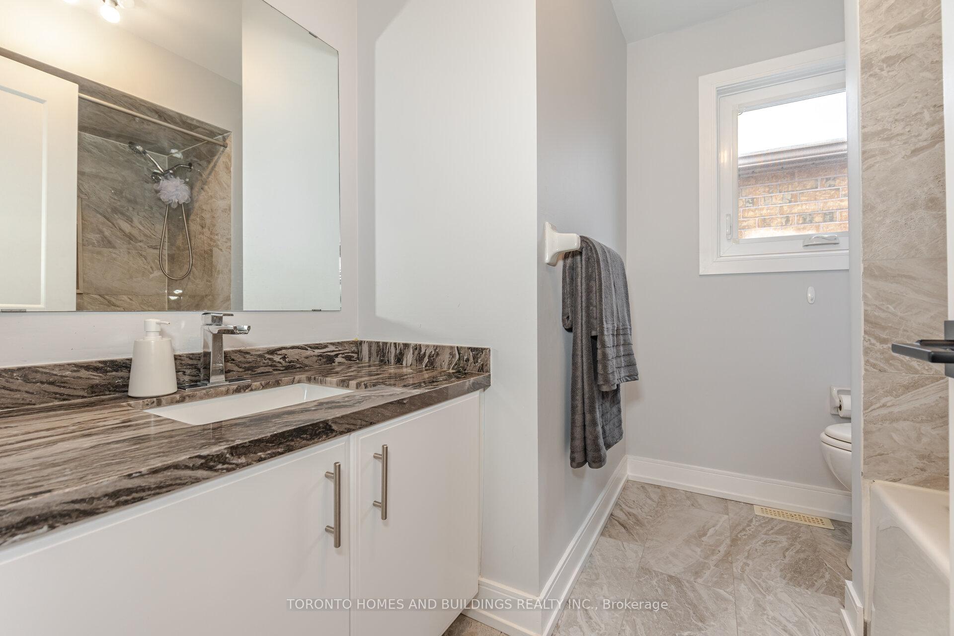 Photo 34 of 249 Matthew Drive, Vaughan, East Woodbridge — HOMEH