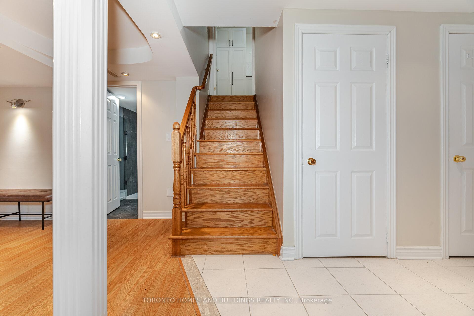 Photo 35 of 249 Matthew Drive, Vaughan, East Woodbridge — HOMEH