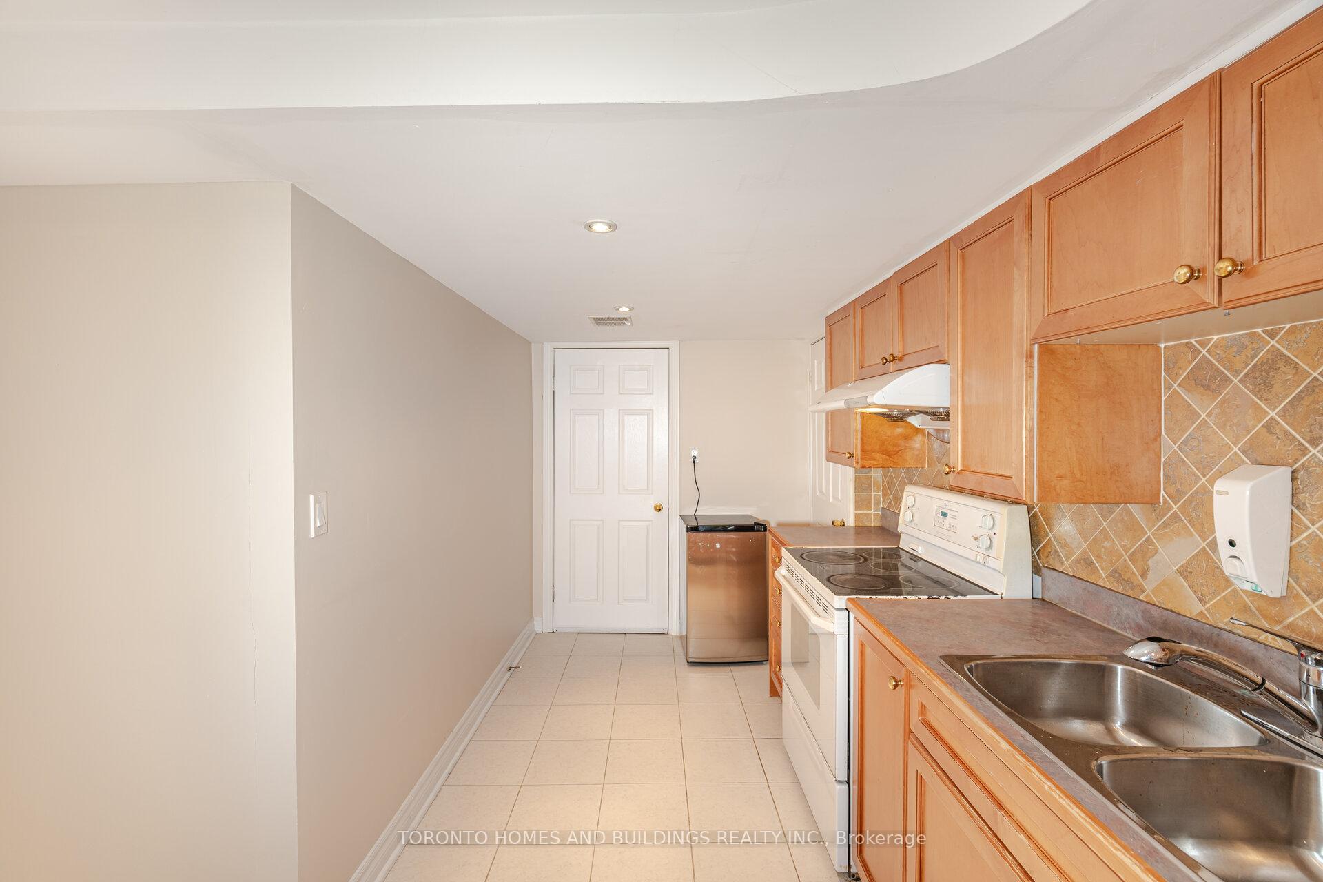 Photo 36 of 249 Matthew Drive, Vaughan, East Woodbridge — HOMEH