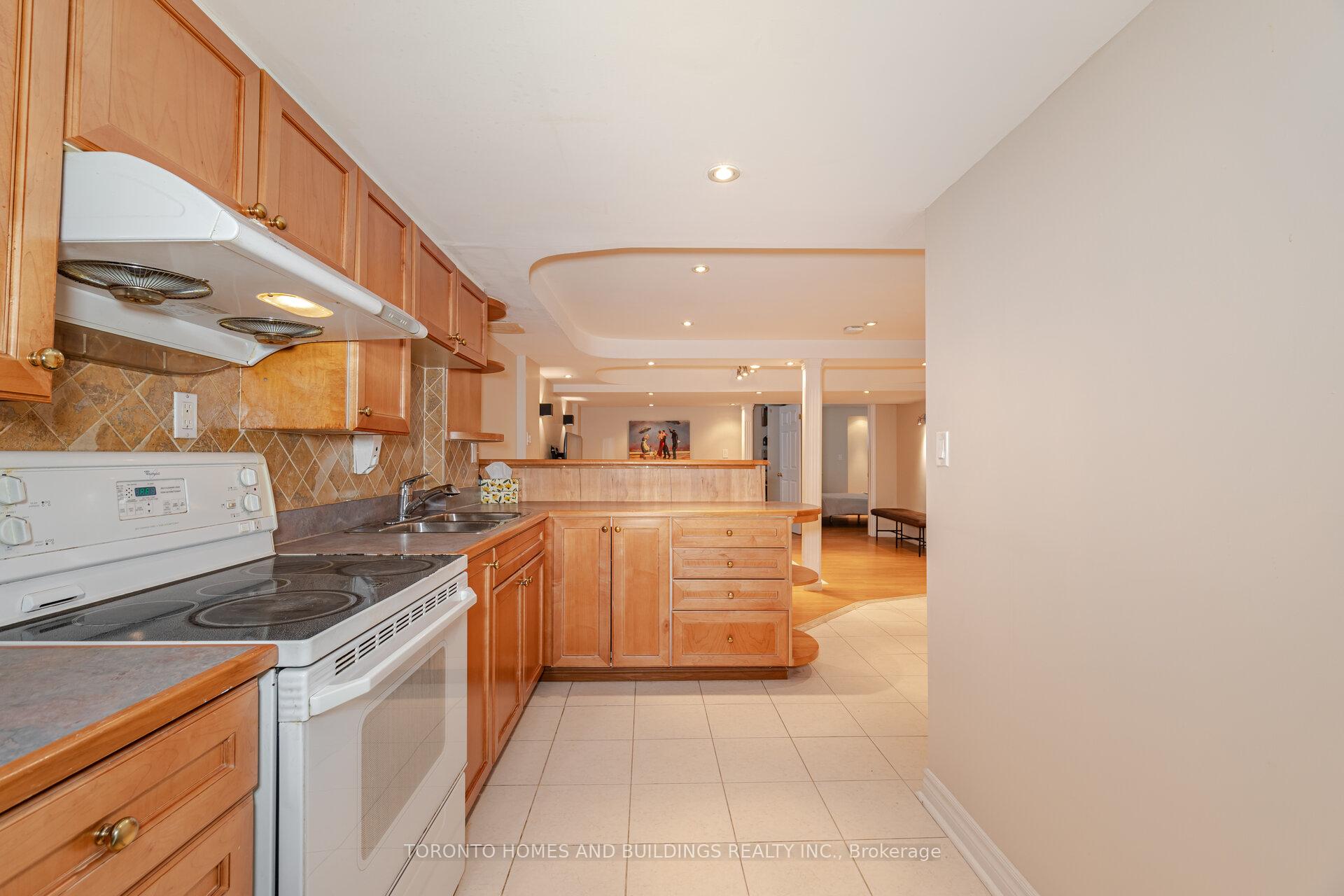 Photo 37 of 249 Matthew Drive, Vaughan, East Woodbridge — HOMEH