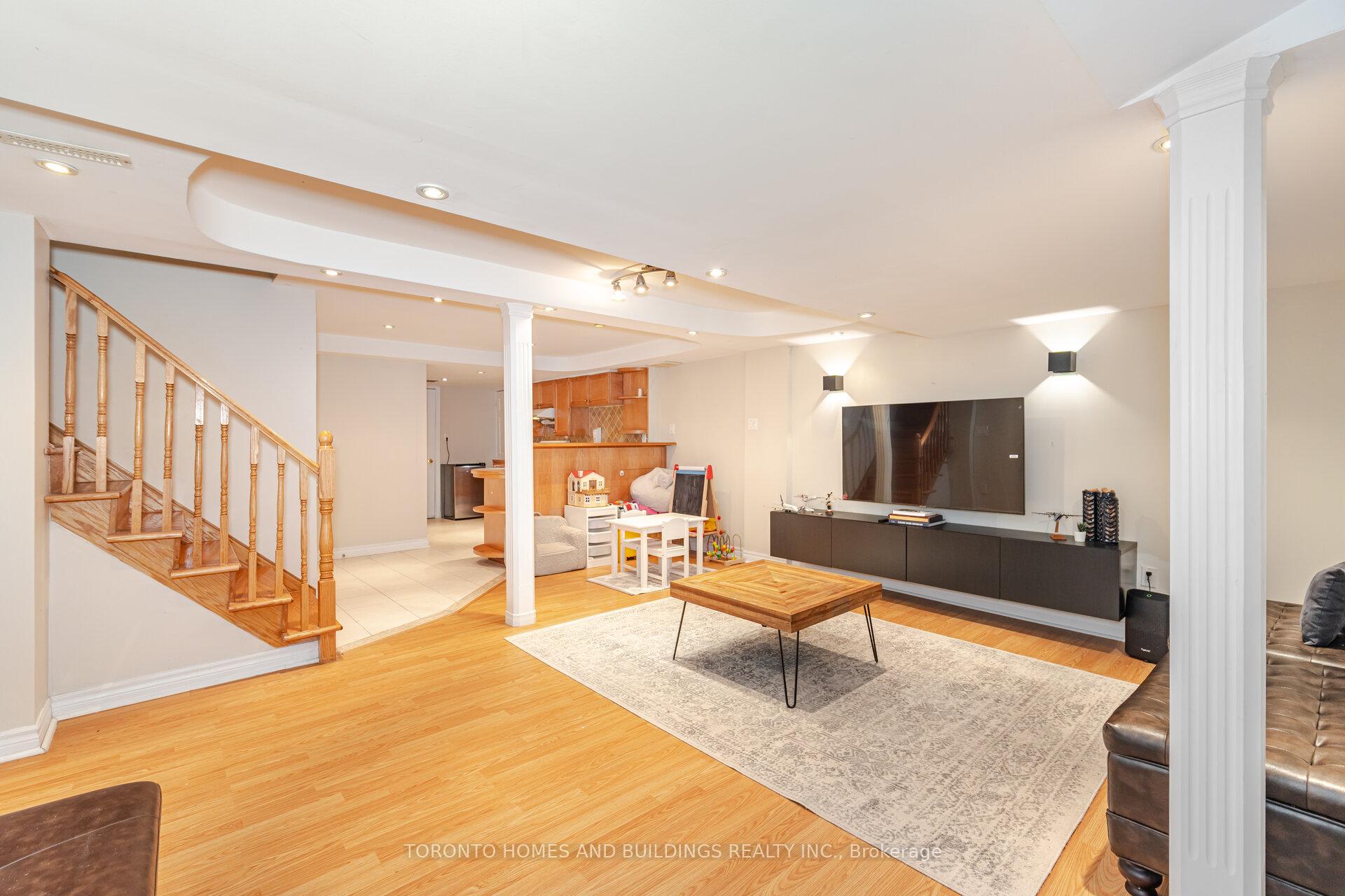 Photo 38 of 249 Matthew Drive, Vaughan, East Woodbridge — HOMEH