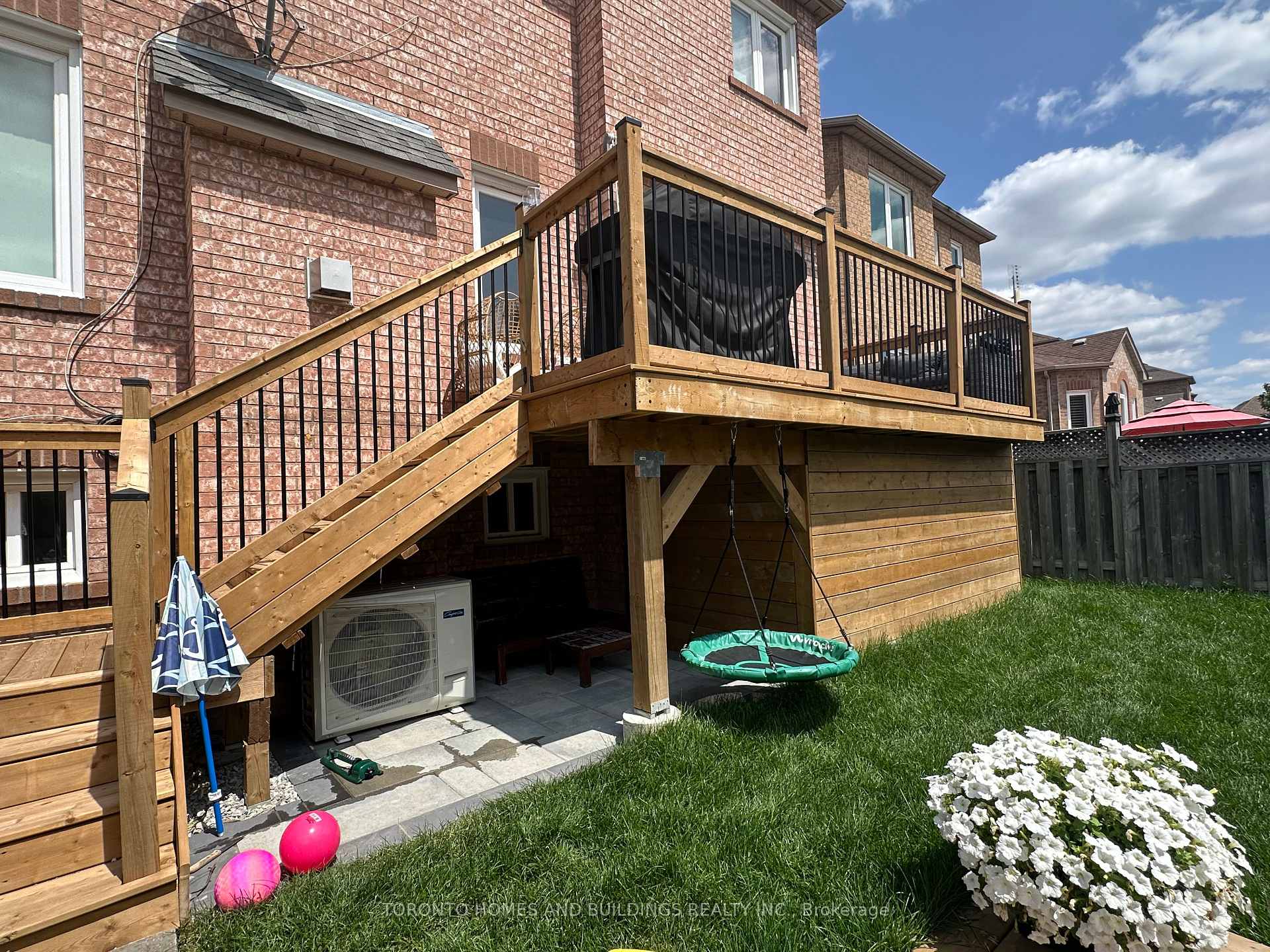 Photo 47 of 249 Matthew Drive, Vaughan, East Woodbridge — HOMEH