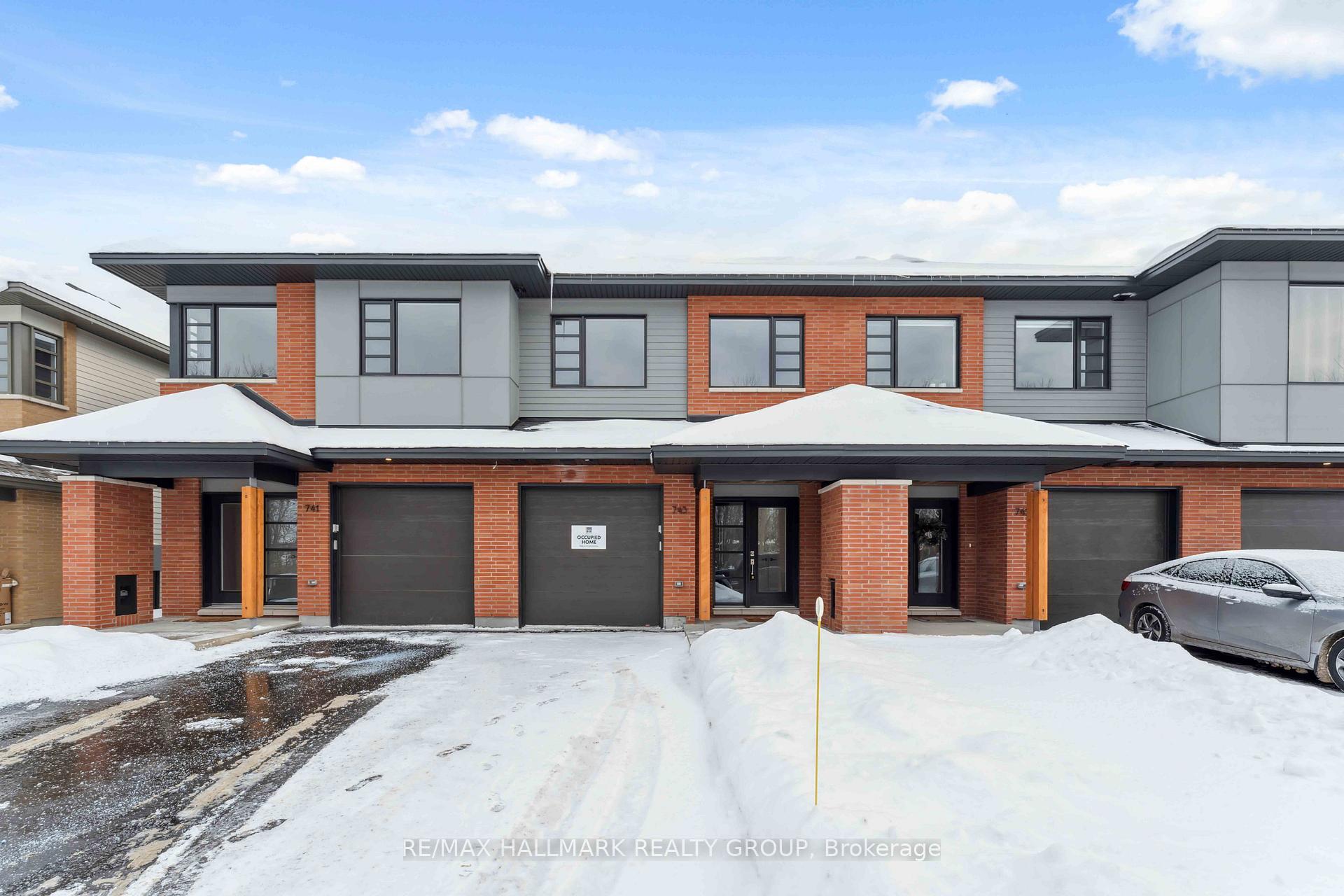 Front of 743 Acai Way
