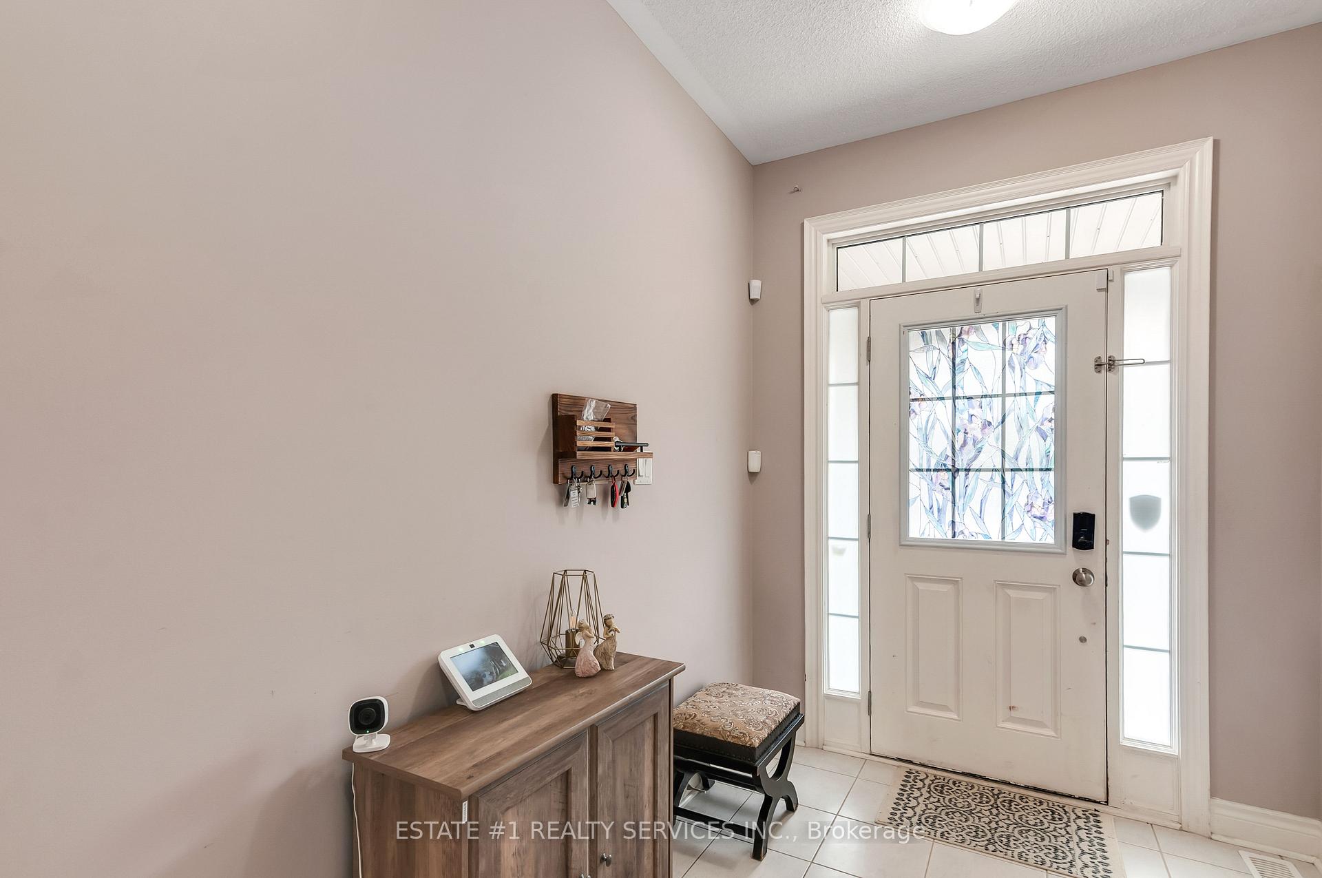 Photo 5 of 13 Andretti Crescent, Brampton, Credit Valley — HOMEH