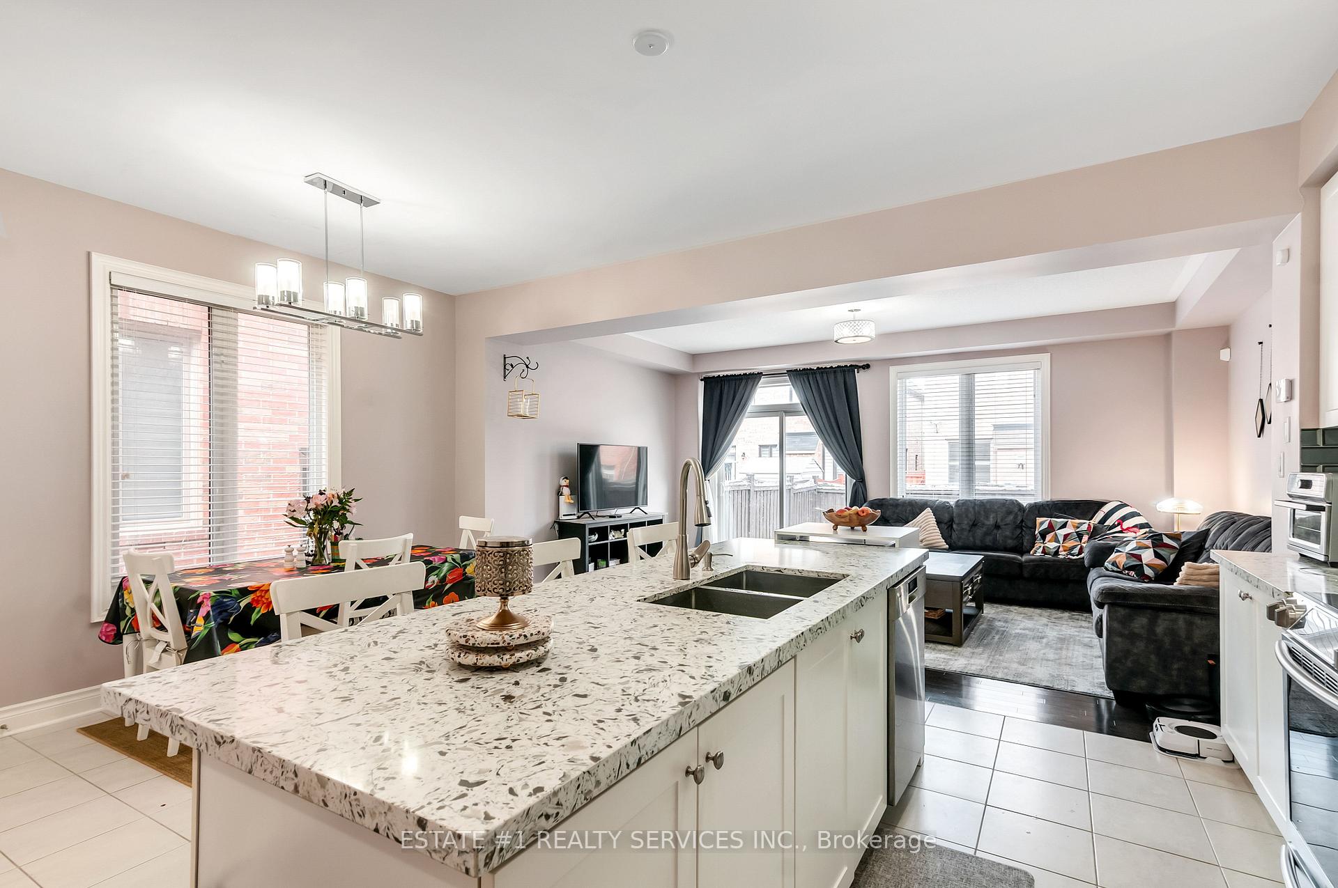 Photo 8 of 13 Andretti Crescent, Brampton, Credit Valley — HOMEH