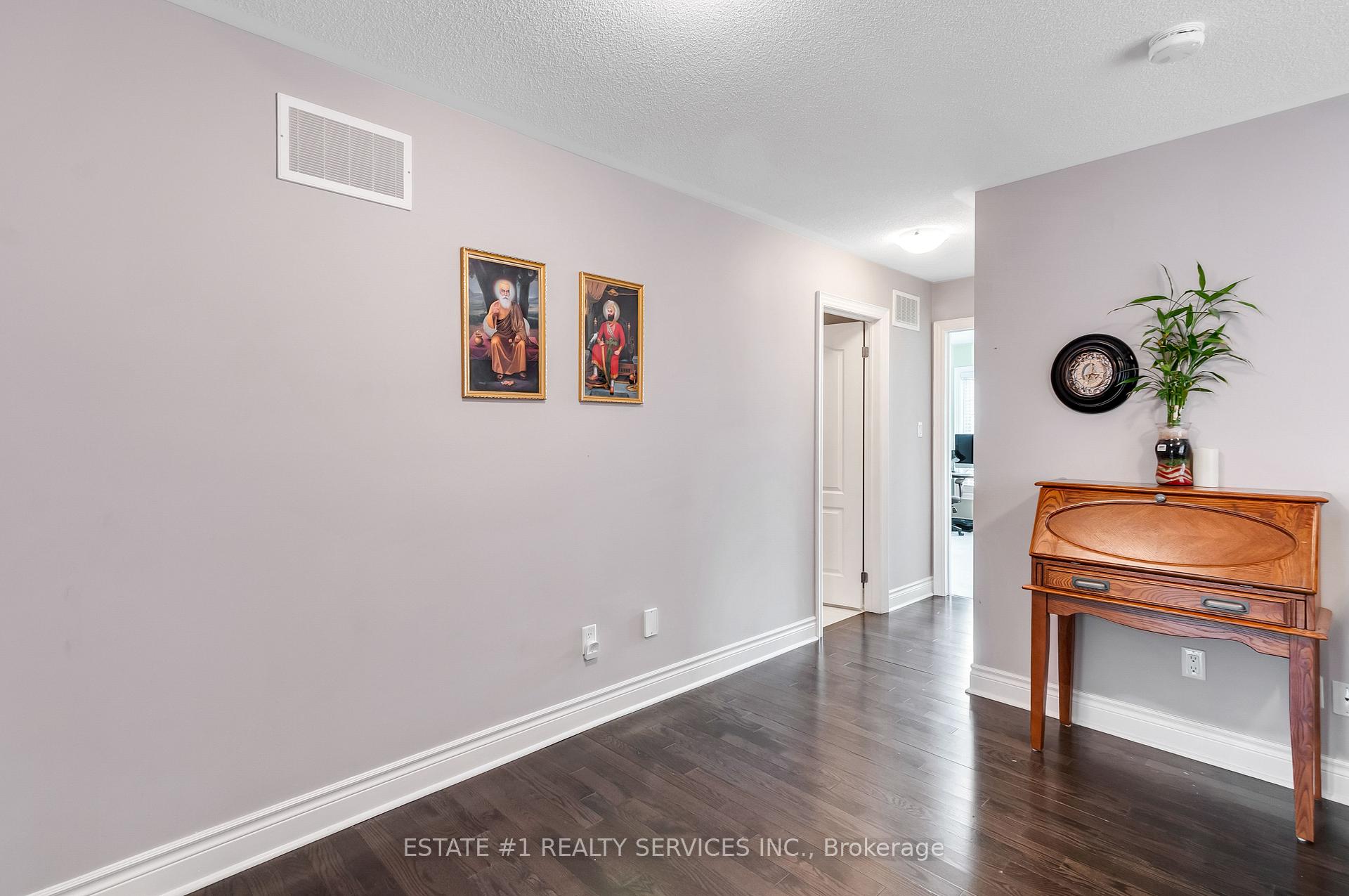 Photo 14 of 13 Andretti Crescent, Brampton, Credit Valley — HOMEH