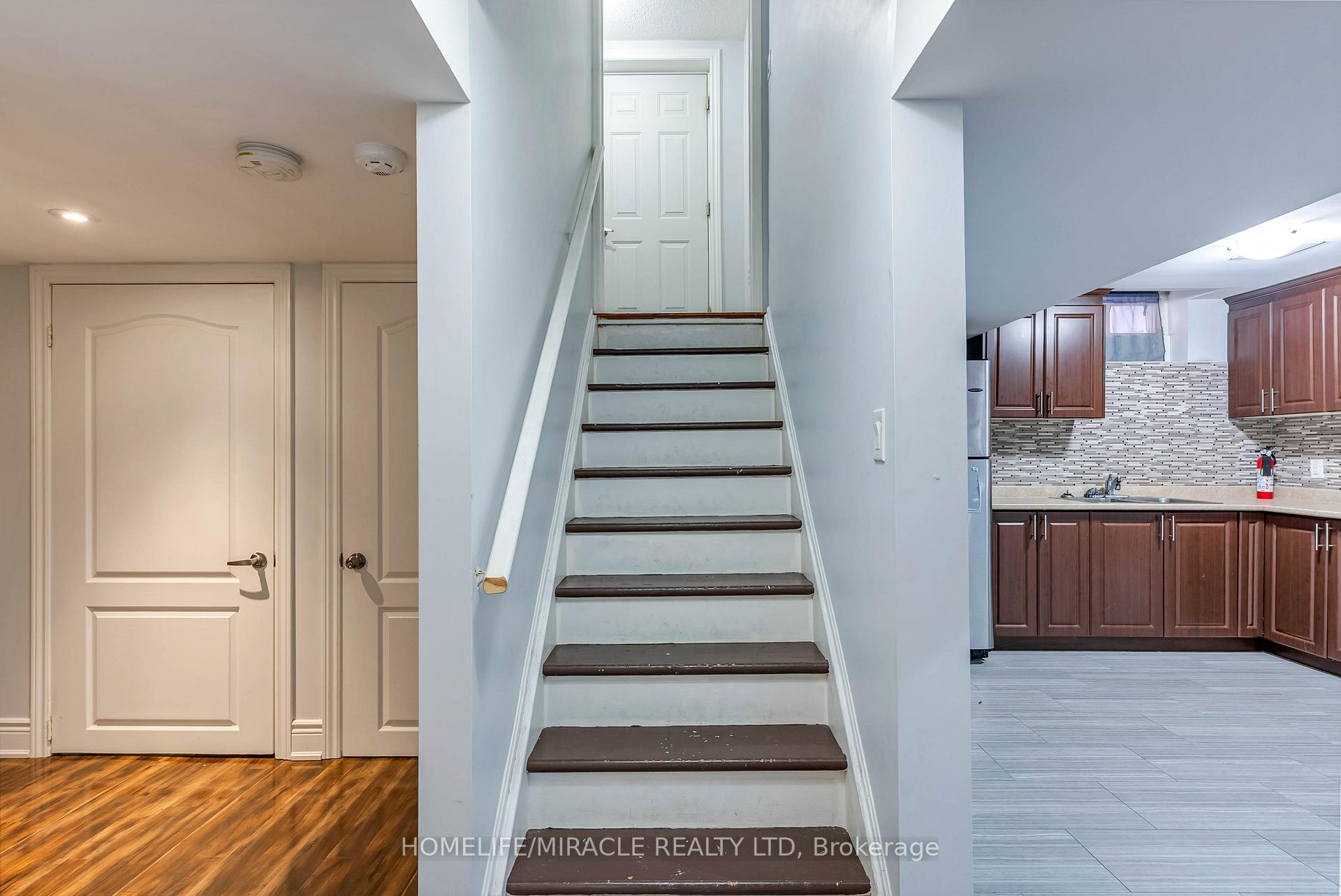 Photo 3 of 14 Galveston Crescent, Brampton, Fletcher's Meadow — HOMEH