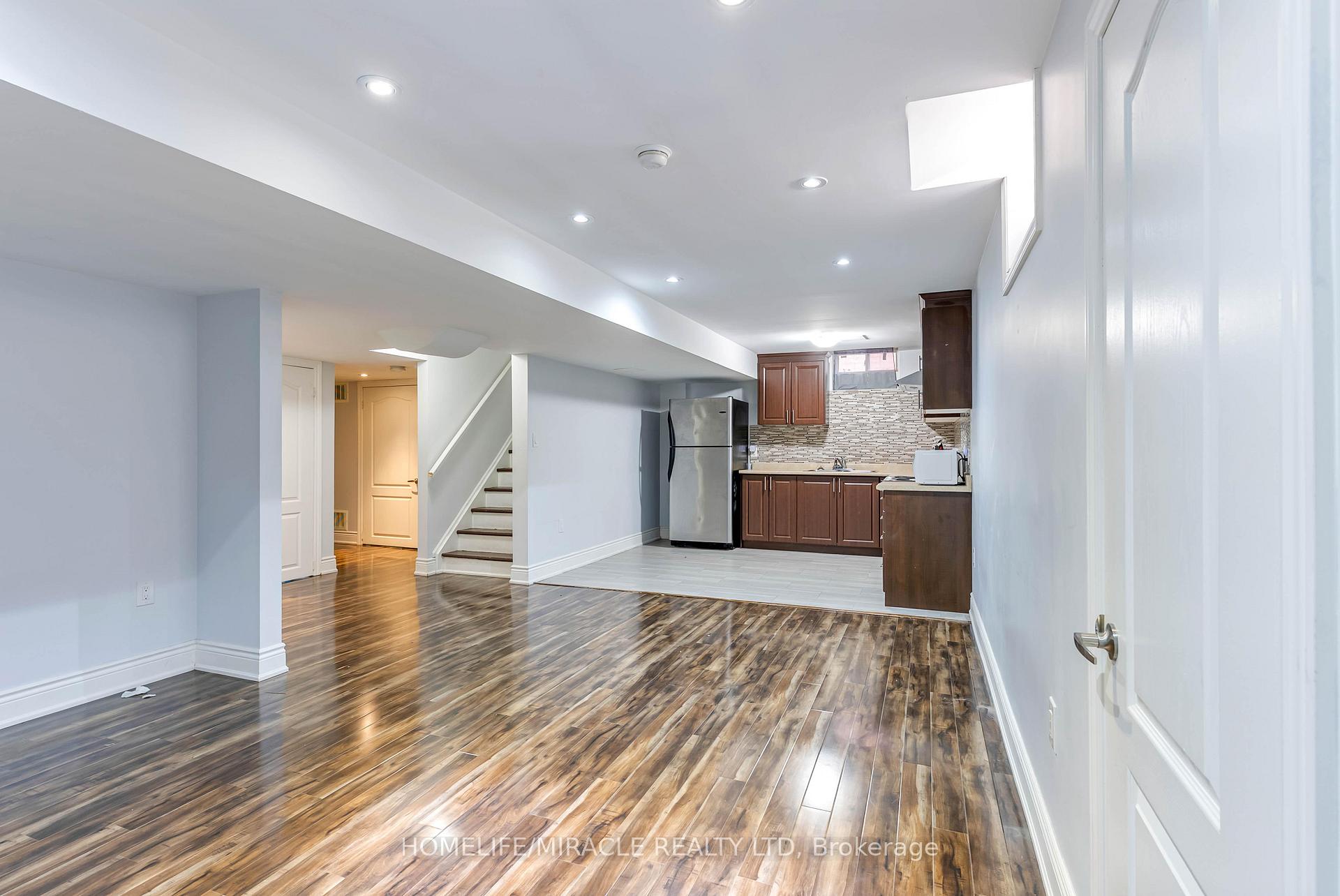 Photo 4 of 14 Galveston Crescent, Brampton, Fletcher's Meadow — HOMEH