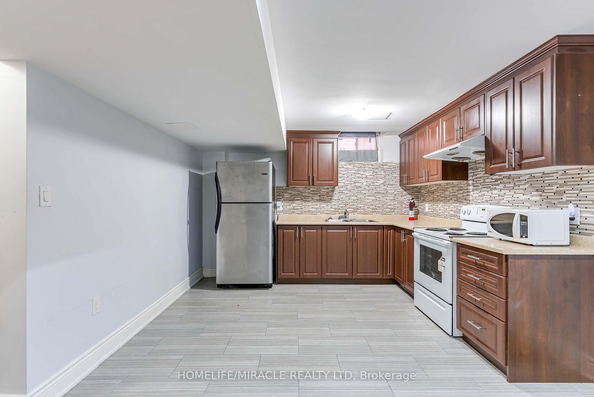 Photo 5 of 14 Galveston Crescent, Brampton, Fletcher's Meadow — HOMEH