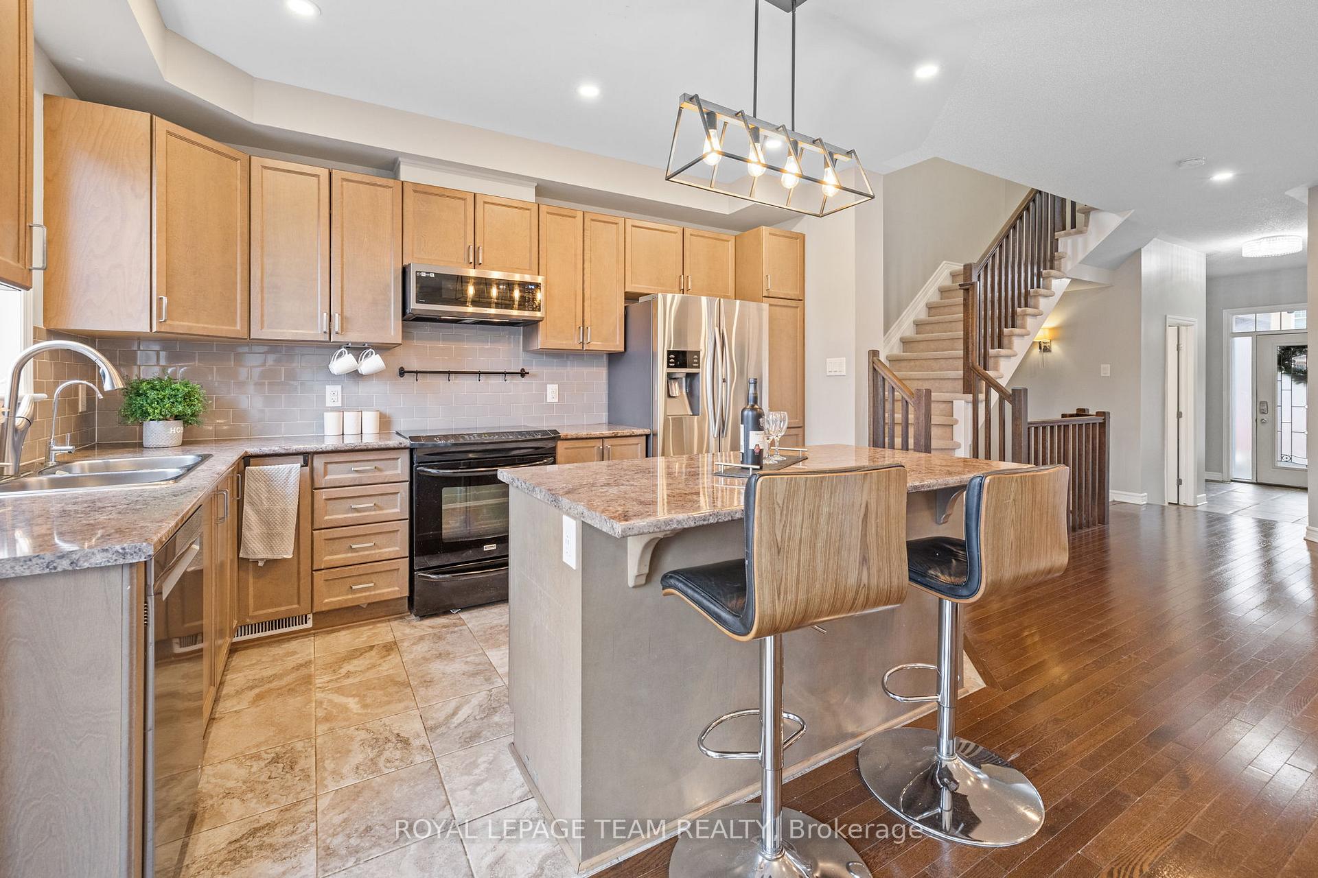 Photo 8 of 1134 Cobble Hill Drive, Ottawa, Barrhaven - Cedargrove/Fraserdale — HOMEH