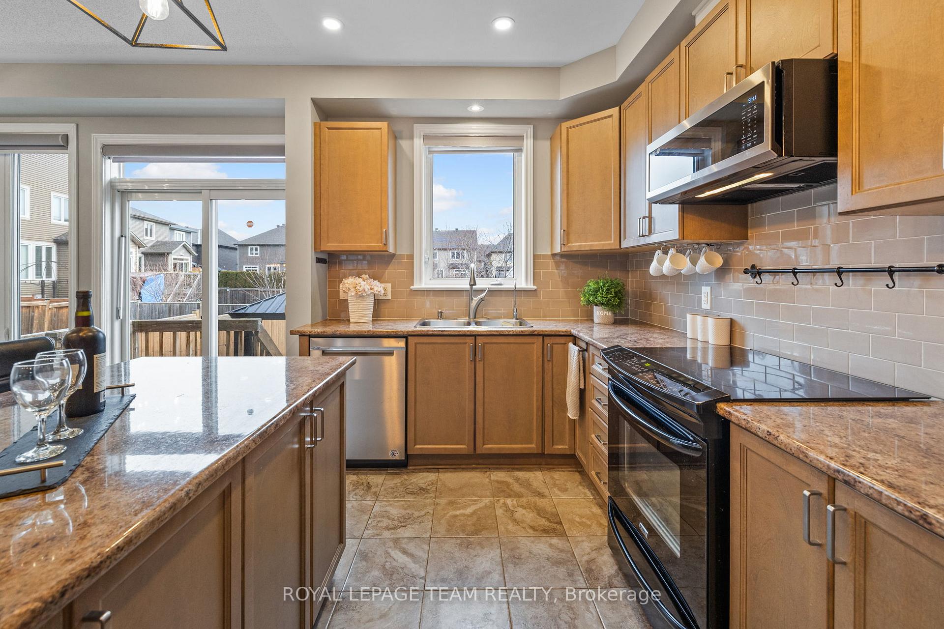 Photo 10 of 1134 Cobble Hill Drive, Ottawa, Barrhaven - Cedargrove/Fraserdale — HOMEH