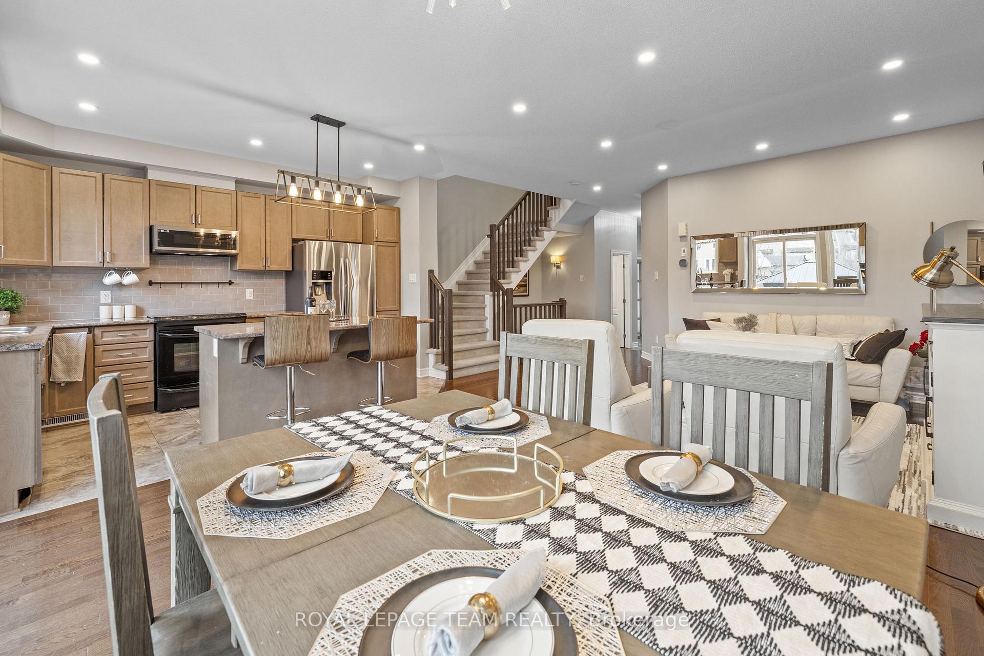 Photo 11 of 1134 Cobble Hill Drive, Ottawa, Barrhaven - Cedargrove/Fraserdale — HOMEH