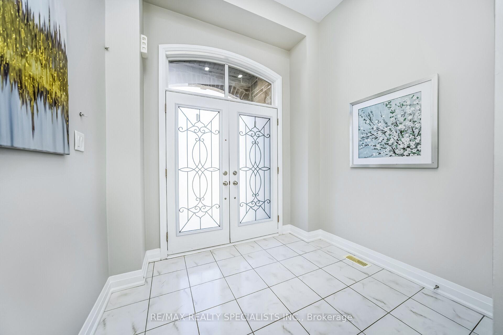 Photo 6 of 16 Dalbeattie Drive, Brampton, Bram West — HOMEH