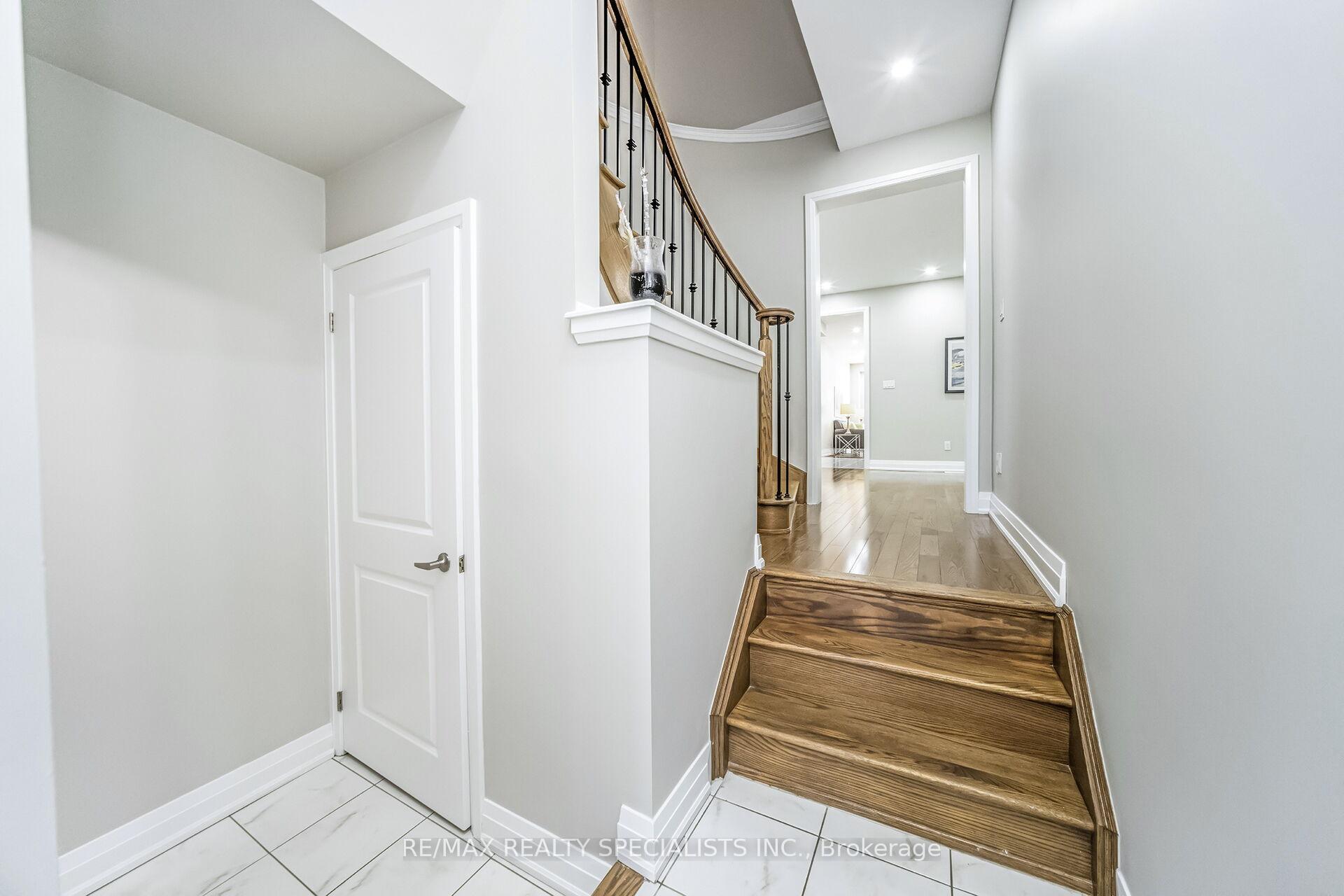 Photo 7 of 16 Dalbeattie Drive, Brampton, Bram West — HOMEH