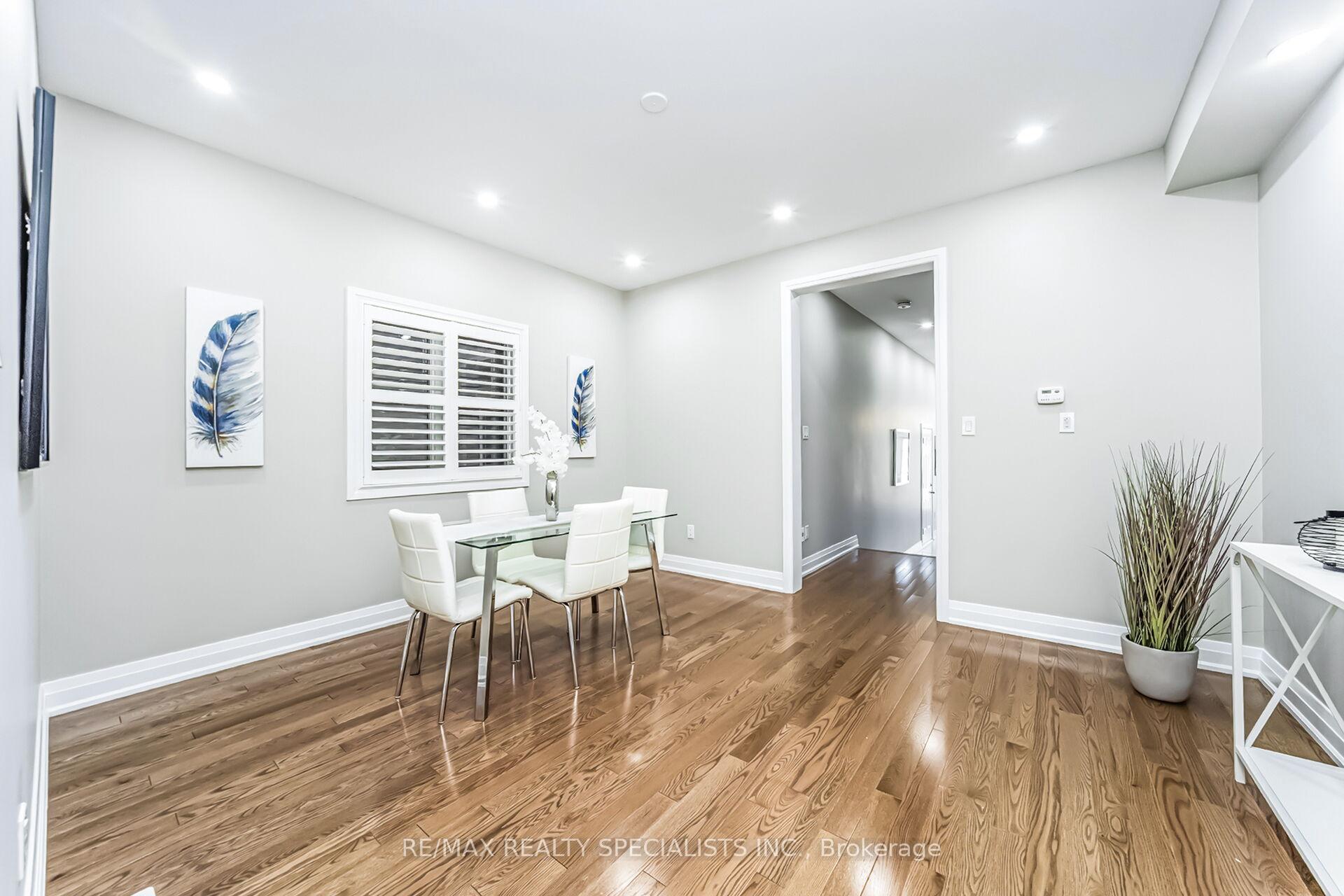 Photo 11 of 16 Dalbeattie Drive, Brampton, Bram West — HOMEH