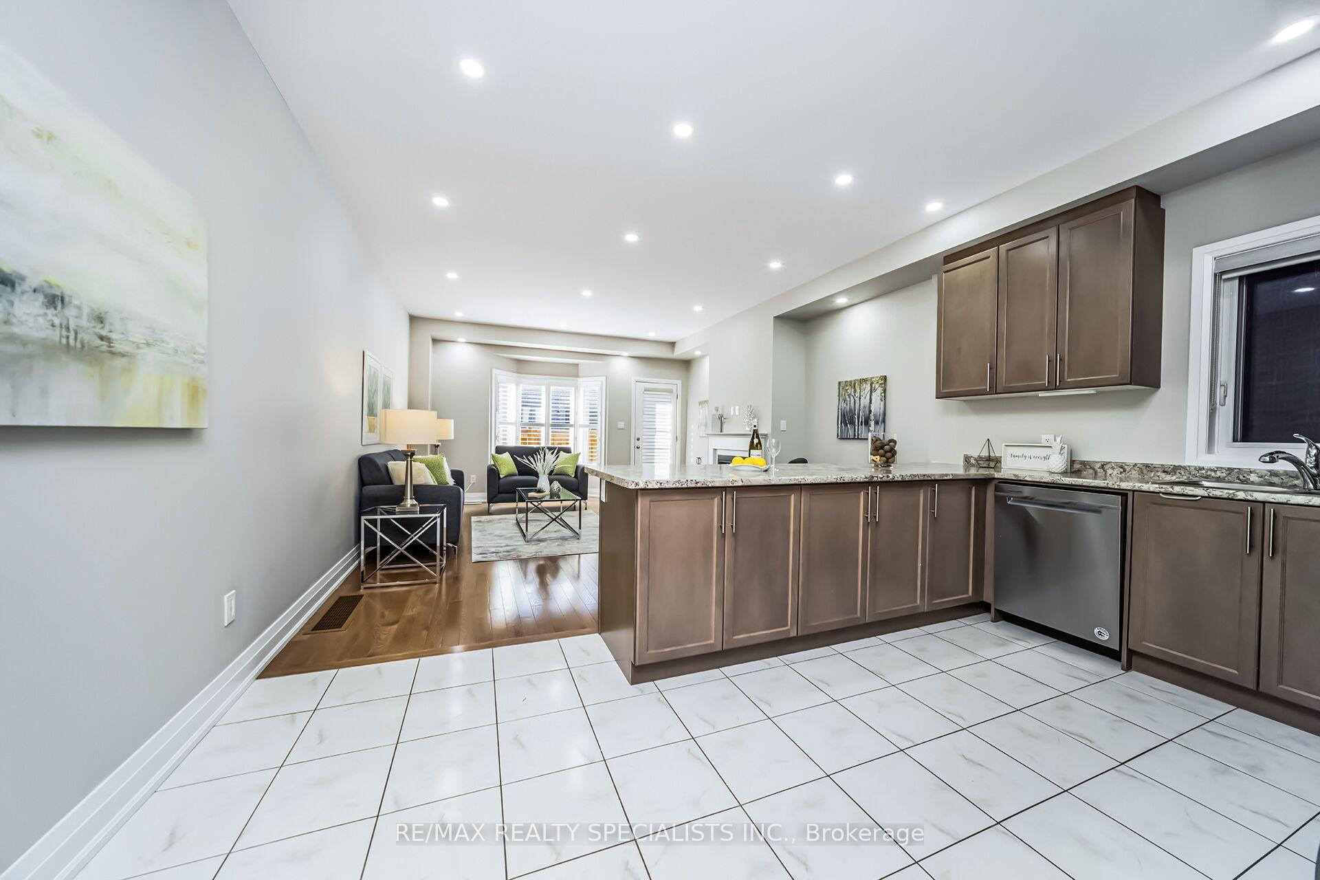 Photo 13 of 16 Dalbeattie Drive, Brampton, Bram West — HOMEH