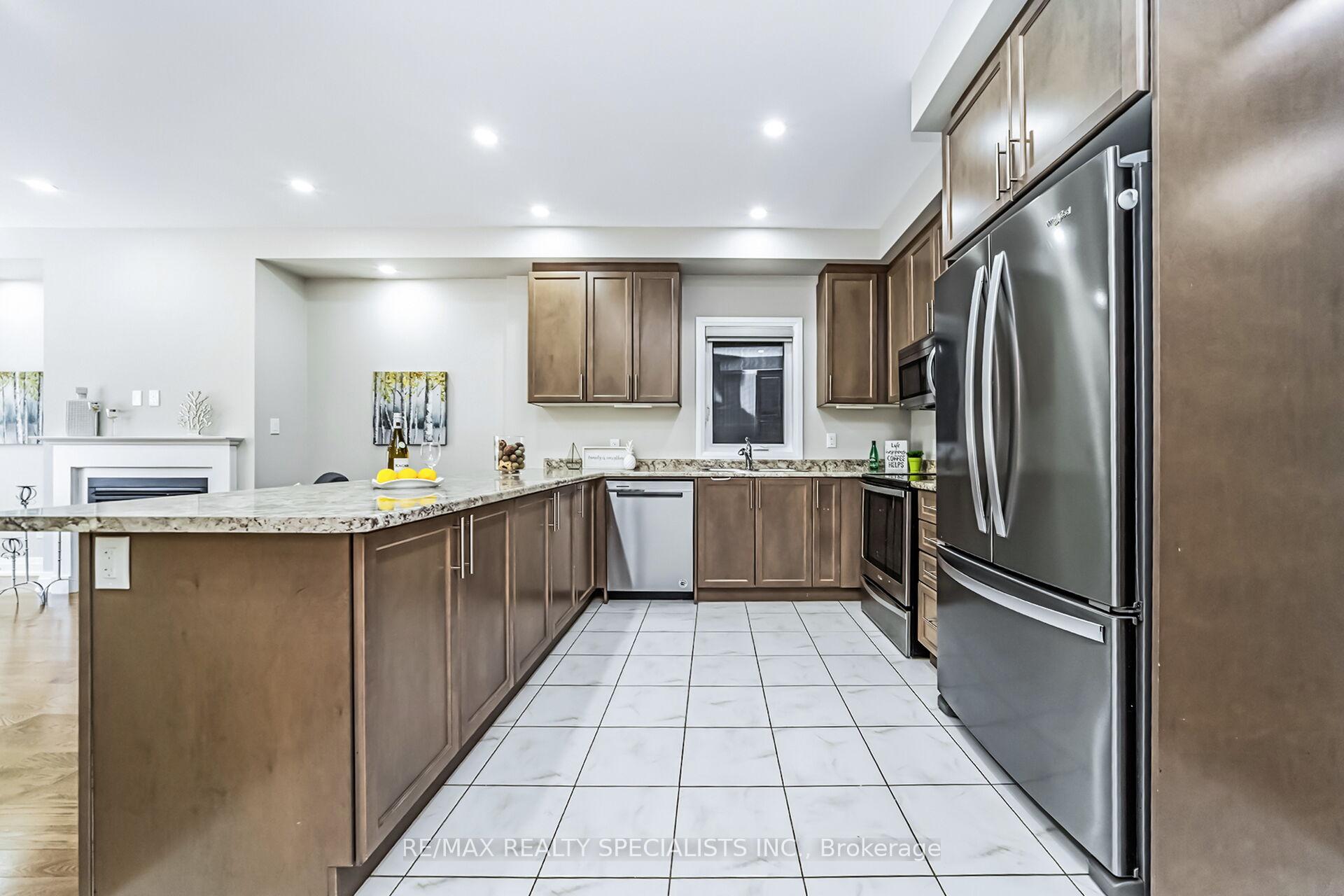 Photo 14 of 16 Dalbeattie Drive, Brampton, Bram West — HOMEH