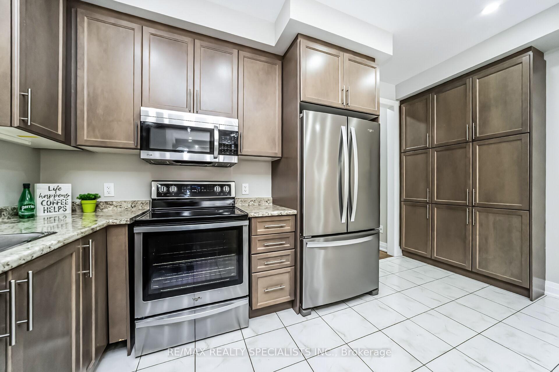 Photo 17 of 16 Dalbeattie Drive, Brampton, Bram West — HOMEH