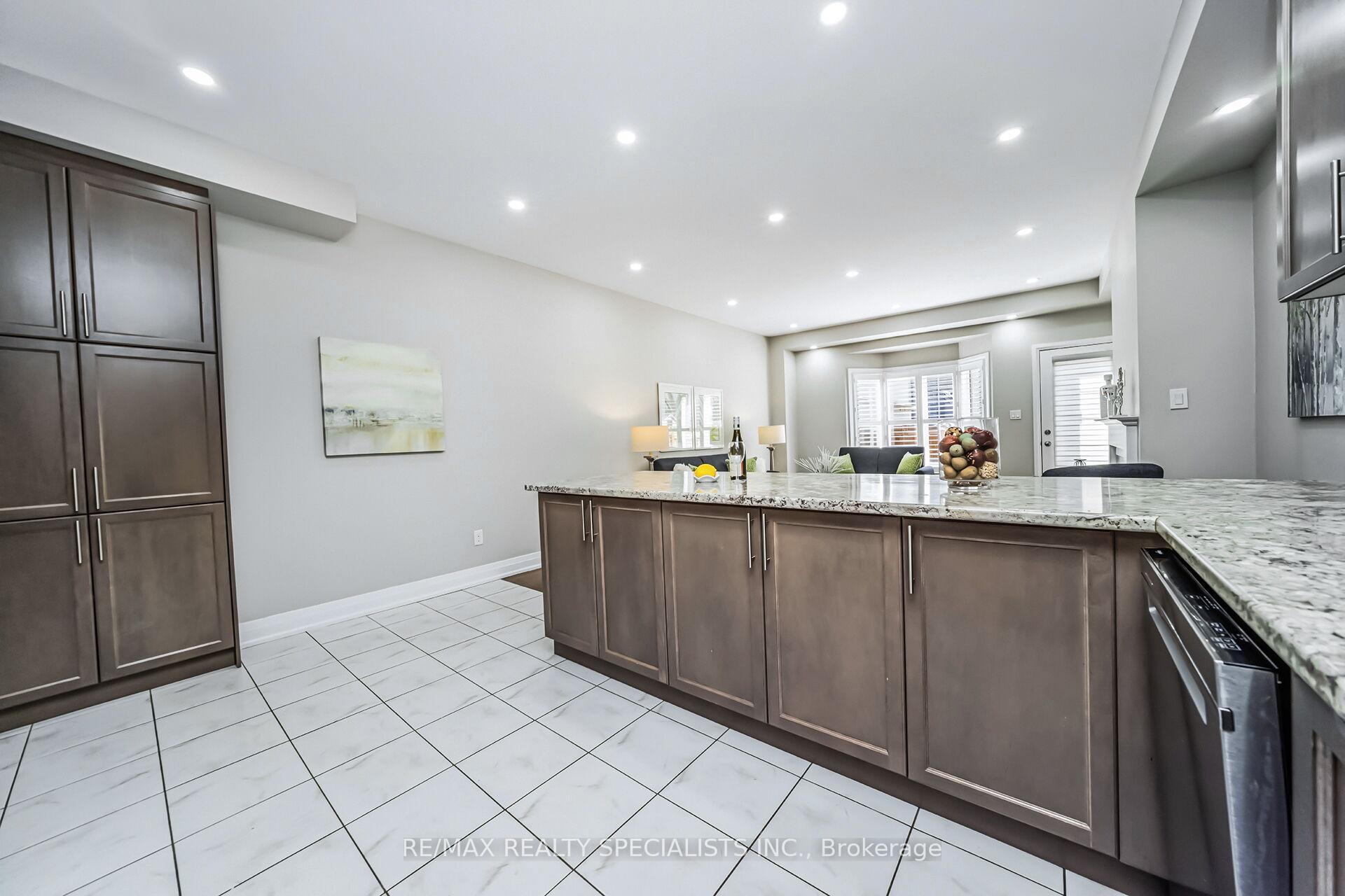 Photo 18 of 16 Dalbeattie Drive, Brampton, Bram West — HOMEH