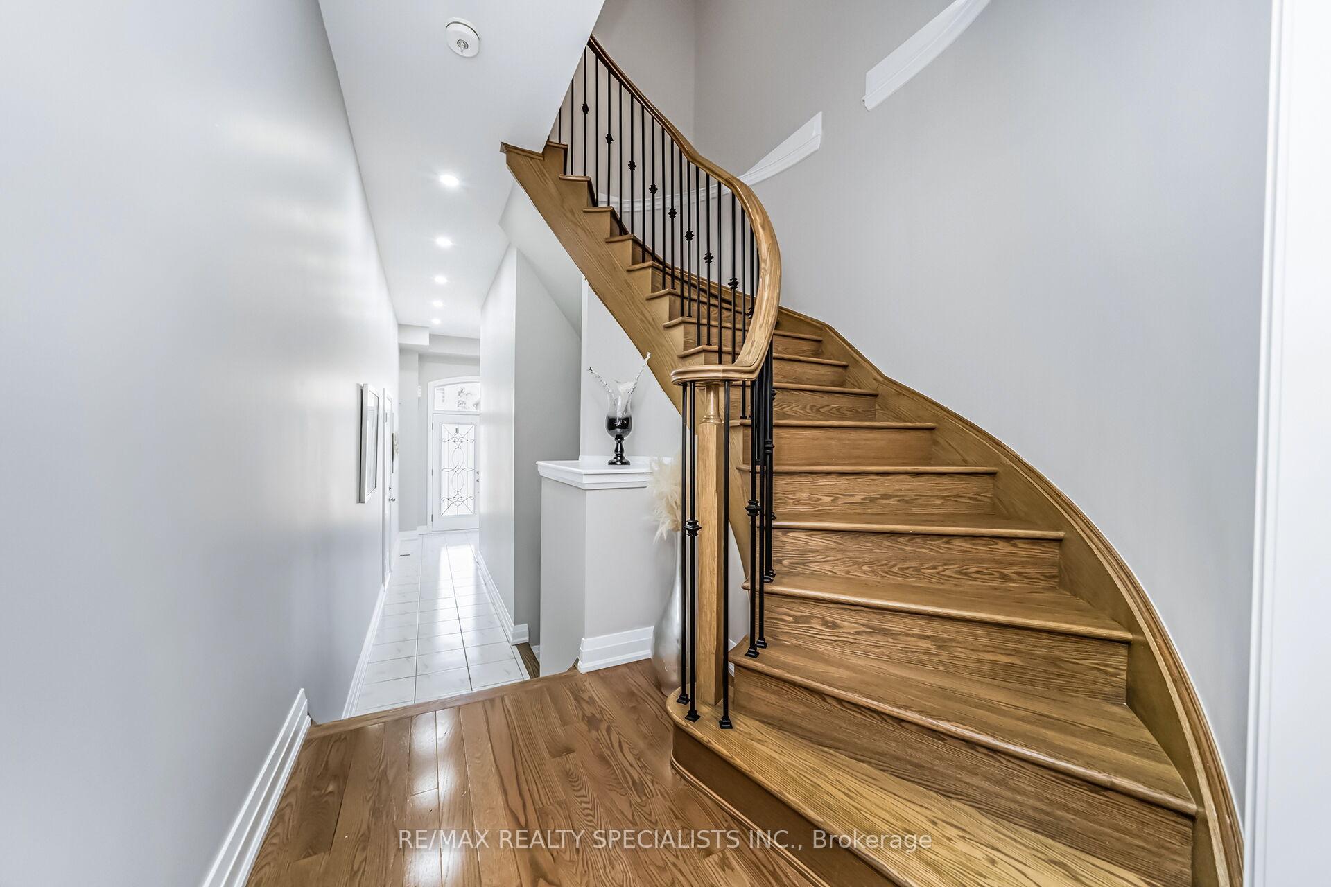 Photo 25 of 16 Dalbeattie Drive, Brampton, Bram West — HOMEH