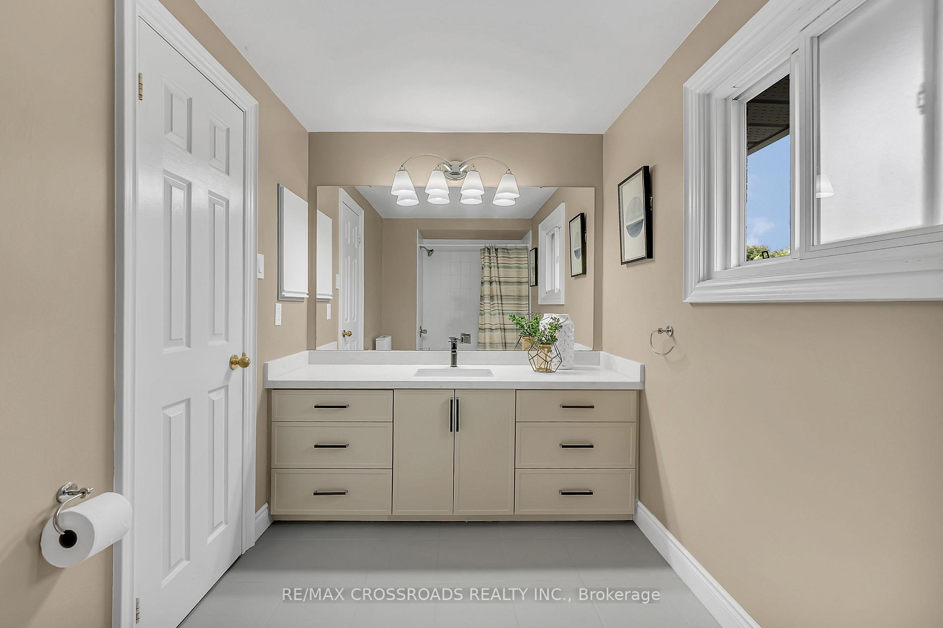 Photo 33 of 75 Barr Crescent, Brampton, Heart Lake East — HOMEH