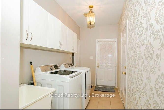 Photo 2 of 81 Crown Victoria Drive, Brampton, Fletcher's Meadow — HOMEH