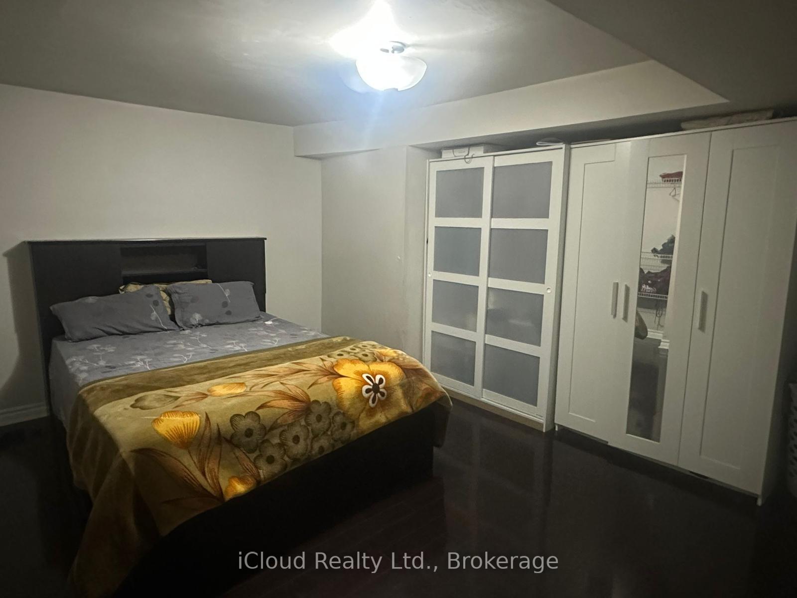 Photo 4 of 81 Crown Victoria Drive, Brampton, Fletcher's Meadow — HOMEH