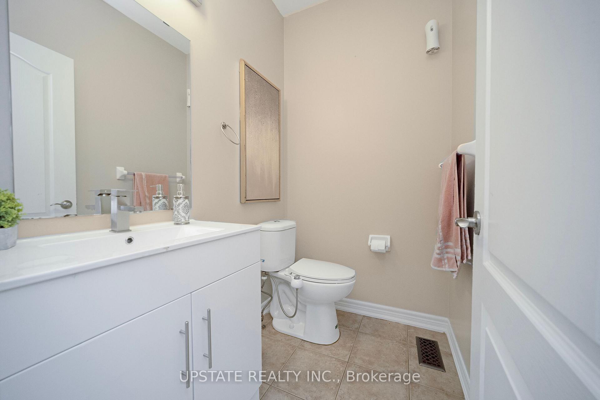 Photo 4 of 37 Mission Ridge Trail, Brampton, Bram East — HOMEH