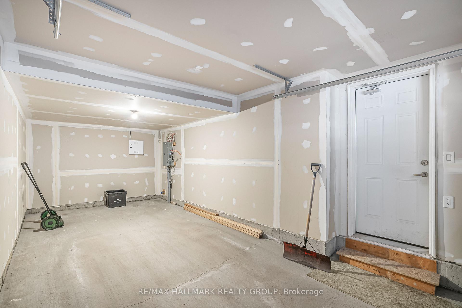 Photo 22 of 627 Bluegill Avenue, Ottawa, Barrhaven - Half Moon Bay — HOMEH