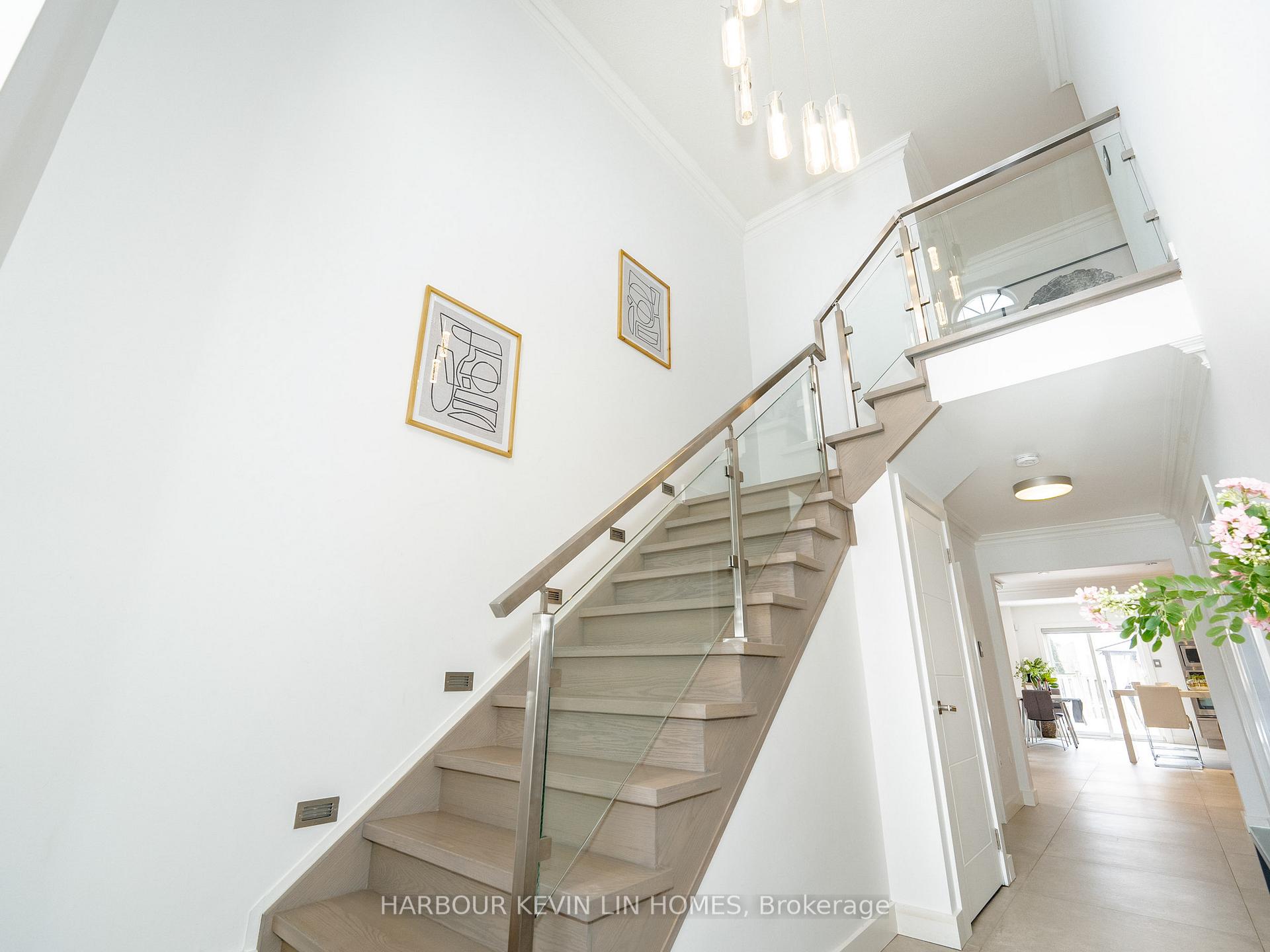 Photo 4 of 106 Blackthorn Drive, Vaughan, Maple — HOMEH
