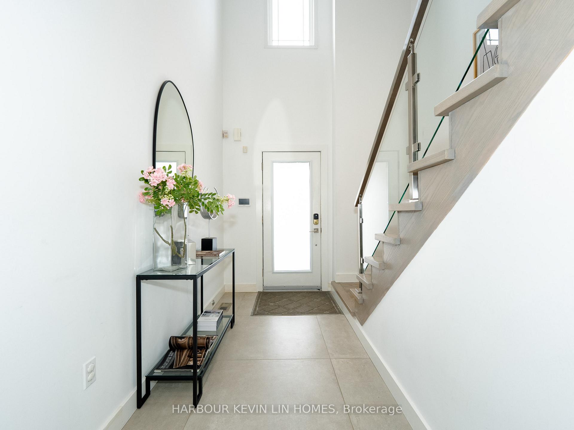 Photo 5 of 106 Blackthorn Drive, Vaughan, Maple — HOMEH