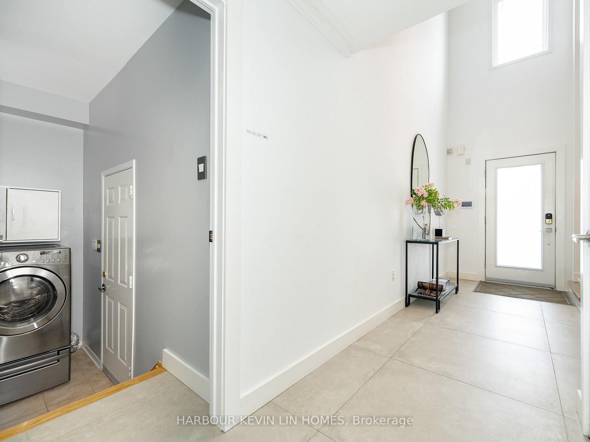 Photo 6 of 106 Blackthorn Drive, Vaughan, Maple — HOMEH