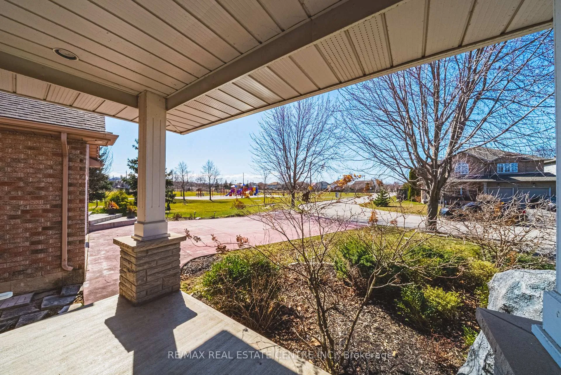 Photo 3 of 19 Liuna Court, Hamilton, Winona Park — HOMEH