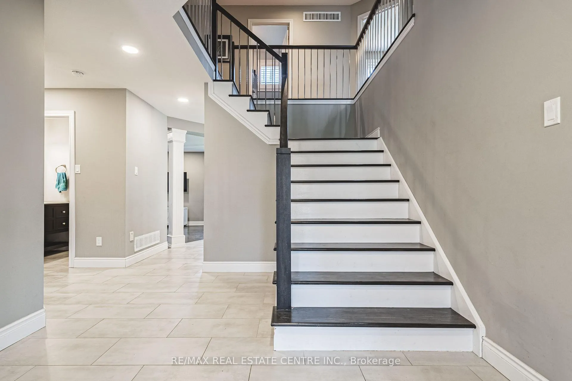 Photo 18 of 19 Liuna Court, Hamilton, Winona Park — HOMEH