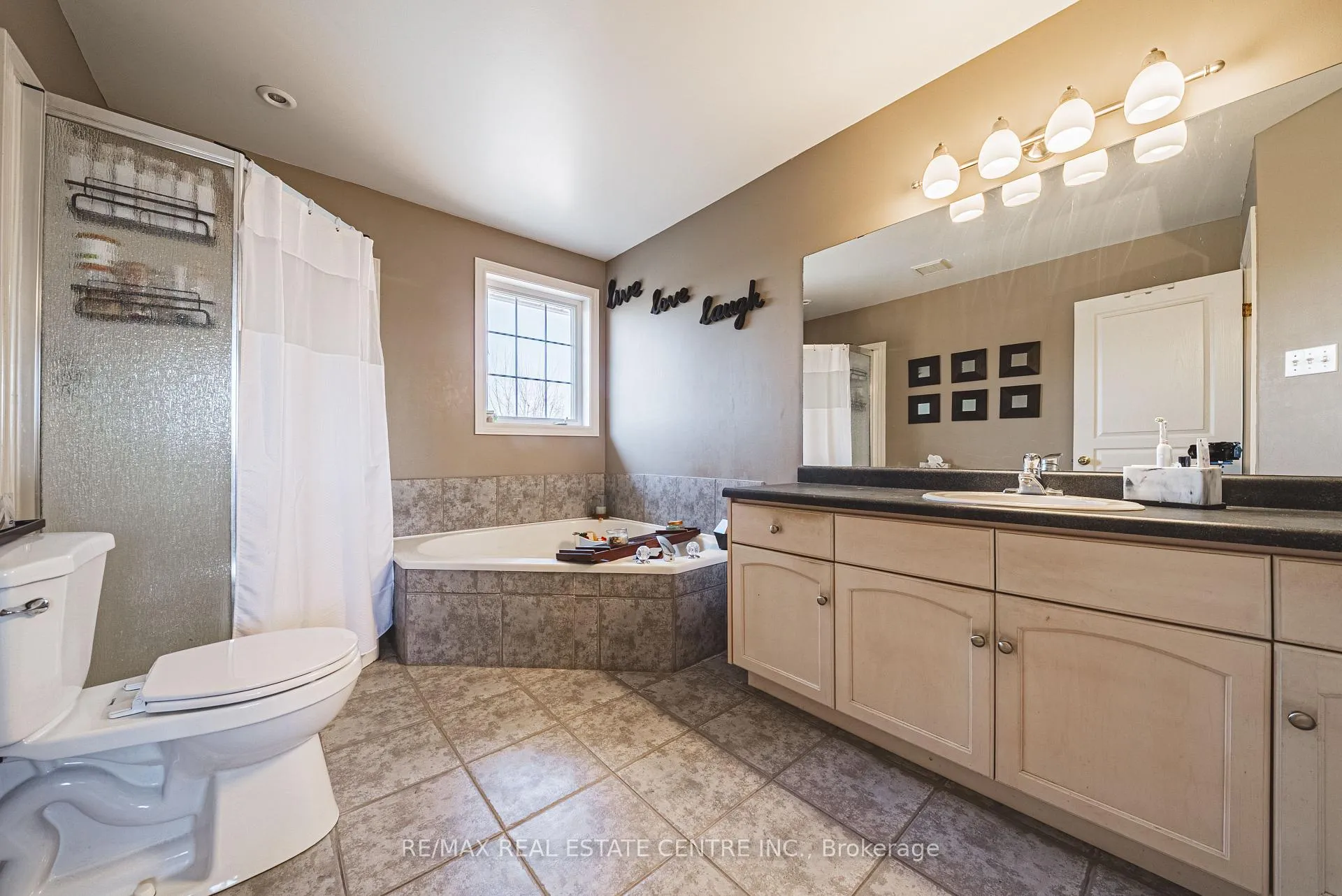 Photo 22 of 19 Liuna Court, Hamilton, Winona Park — HOMEH