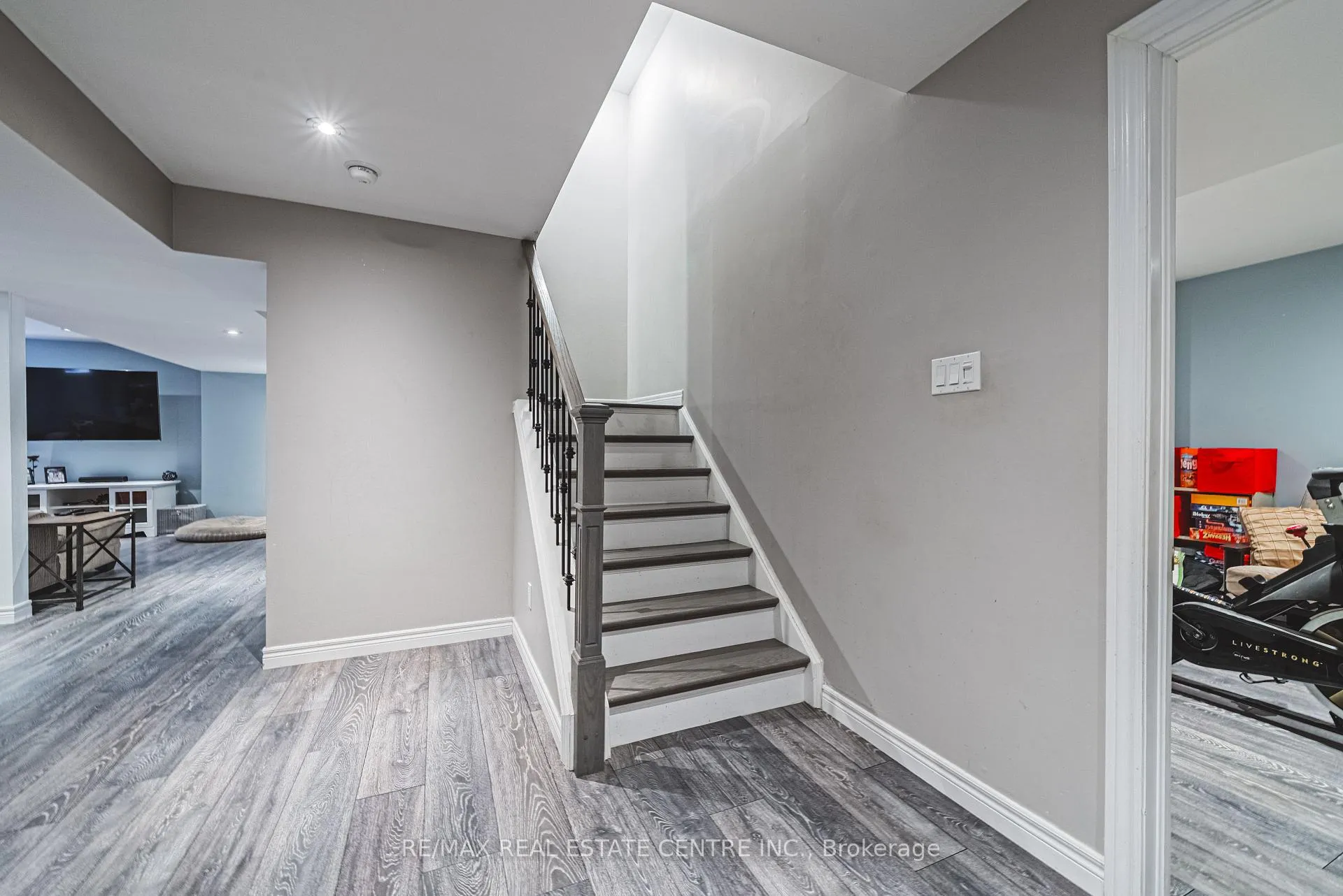 Photo 29 of 19 Liuna Court, Hamilton, Winona Park — HOMEH
