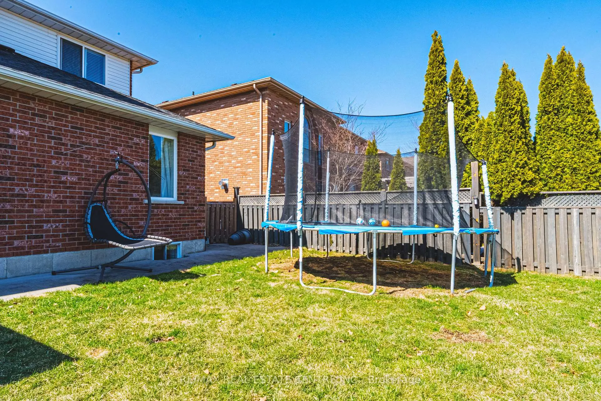 Photo 48 of 19 Liuna Court, Hamilton, Winona Park — HOMEH