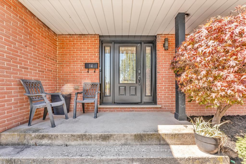 Photo 3 of 14 Greening Avenue, Hamilton, Stoney Creek — HOMEH