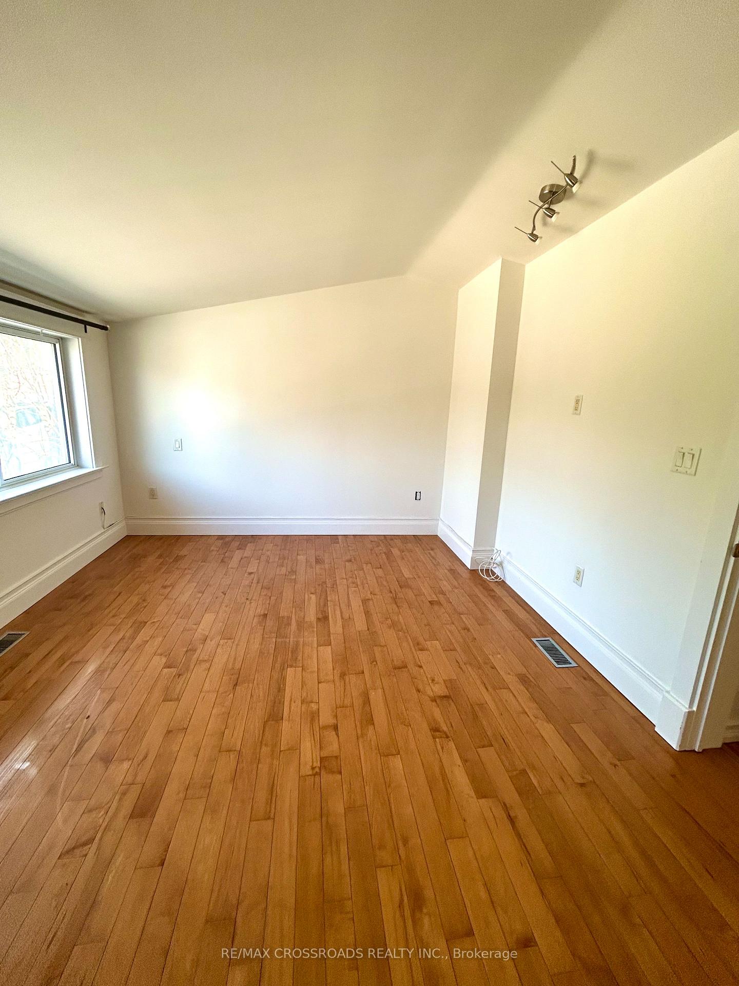 Photo 13 of 20 Ransom Street, Aurora, Aurora Village — HOMEH