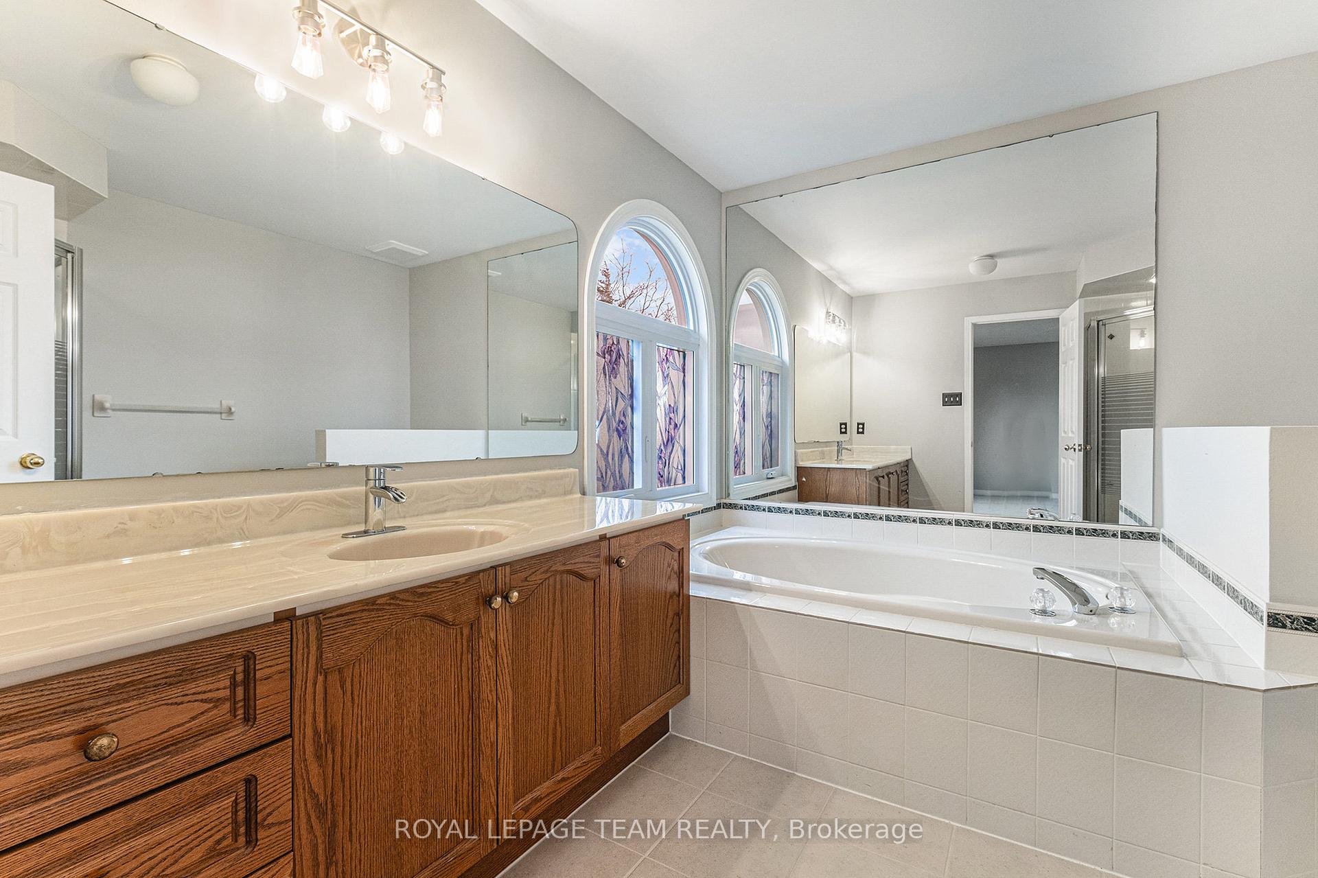 Photo 1 of 25 Long Gate Court, Ottawa, Barrhaven - Longfields — HOMEH