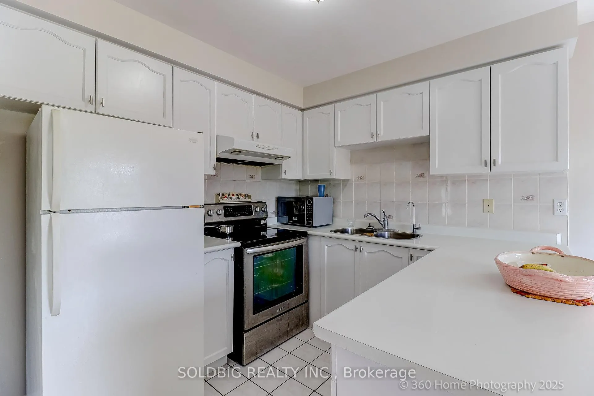 Photo 8 of 25 Trailridge Drive, Brampton, Brampton West — HOMEH
