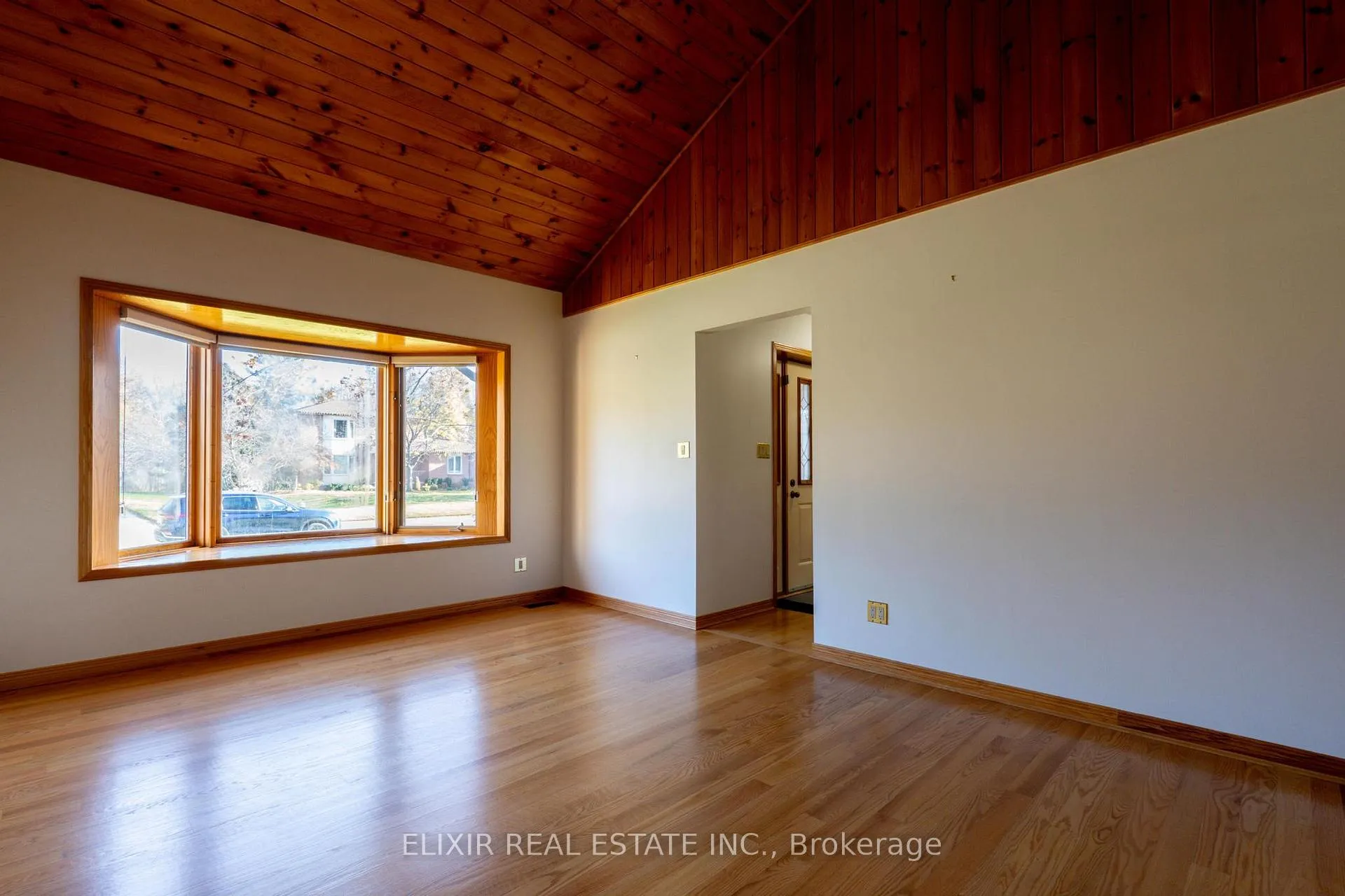 Photo 9 of 34 Brawton Drive, Caledon, Palgrave — HOMEH