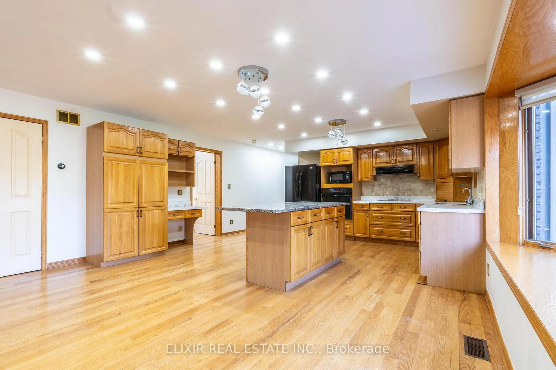 Photo 14 of 34 Brawton Drive, Caledon, Palgrave — HOMEH
