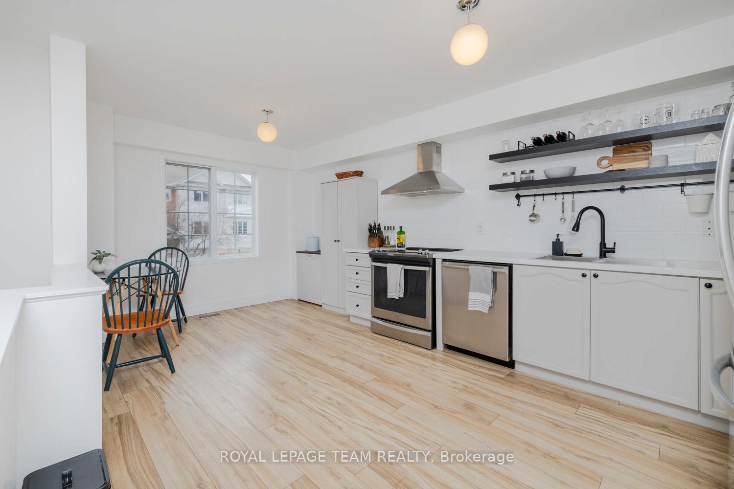 Photo 6 of 78 Manhattan Crescent, Ottawa, Central Park — HOMEH