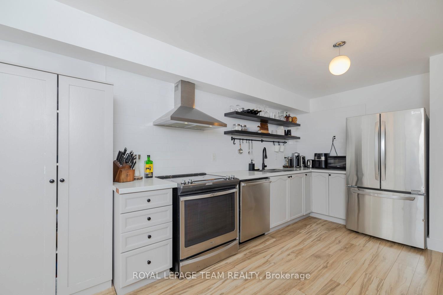 Photo 4 of 78 Manhattan Crescent, Ottawa, Central Park — HOMEH