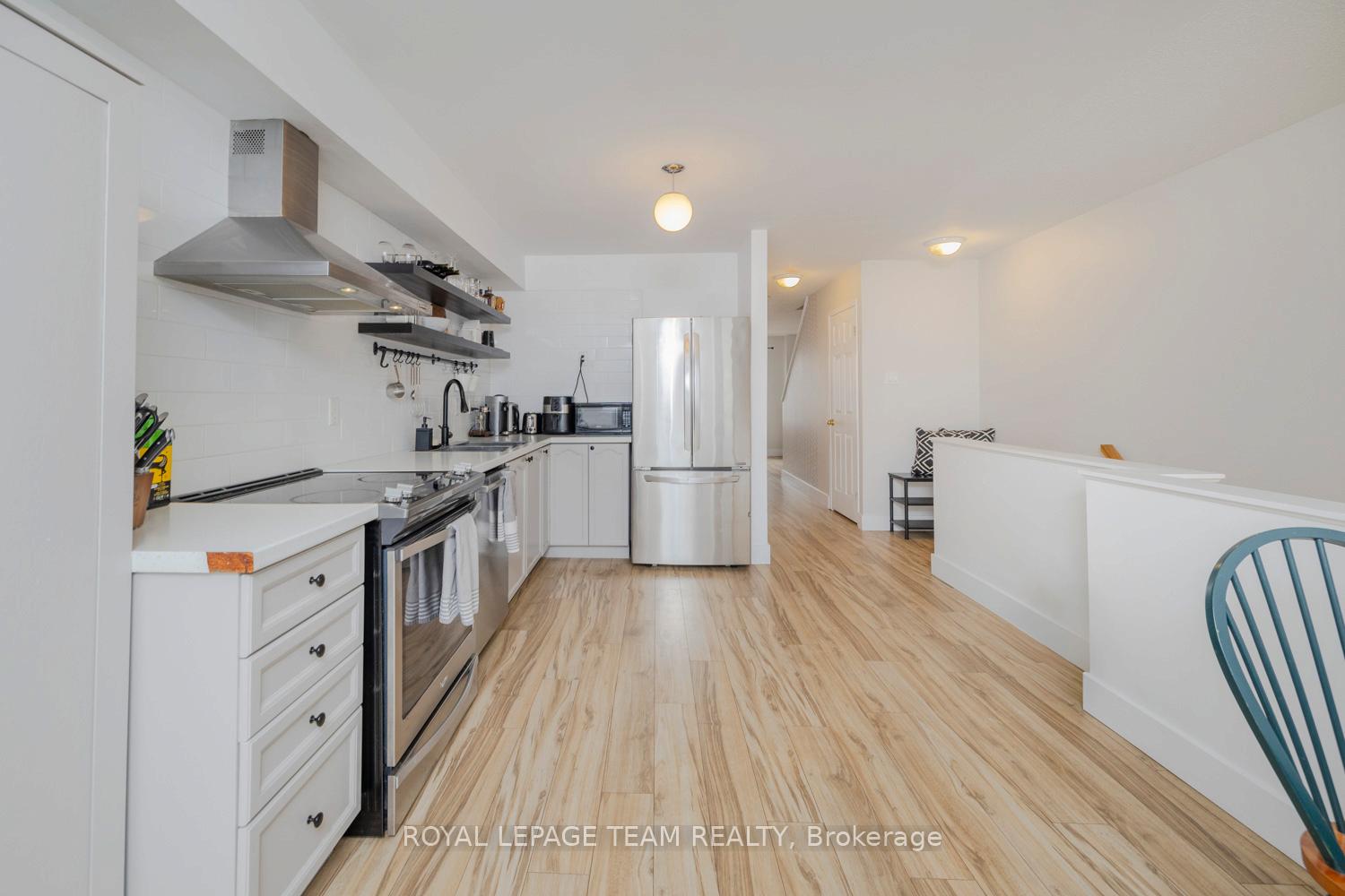 Photo 5 of 78 Manhattan Crescent, Ottawa, Central Park — HOMEH
