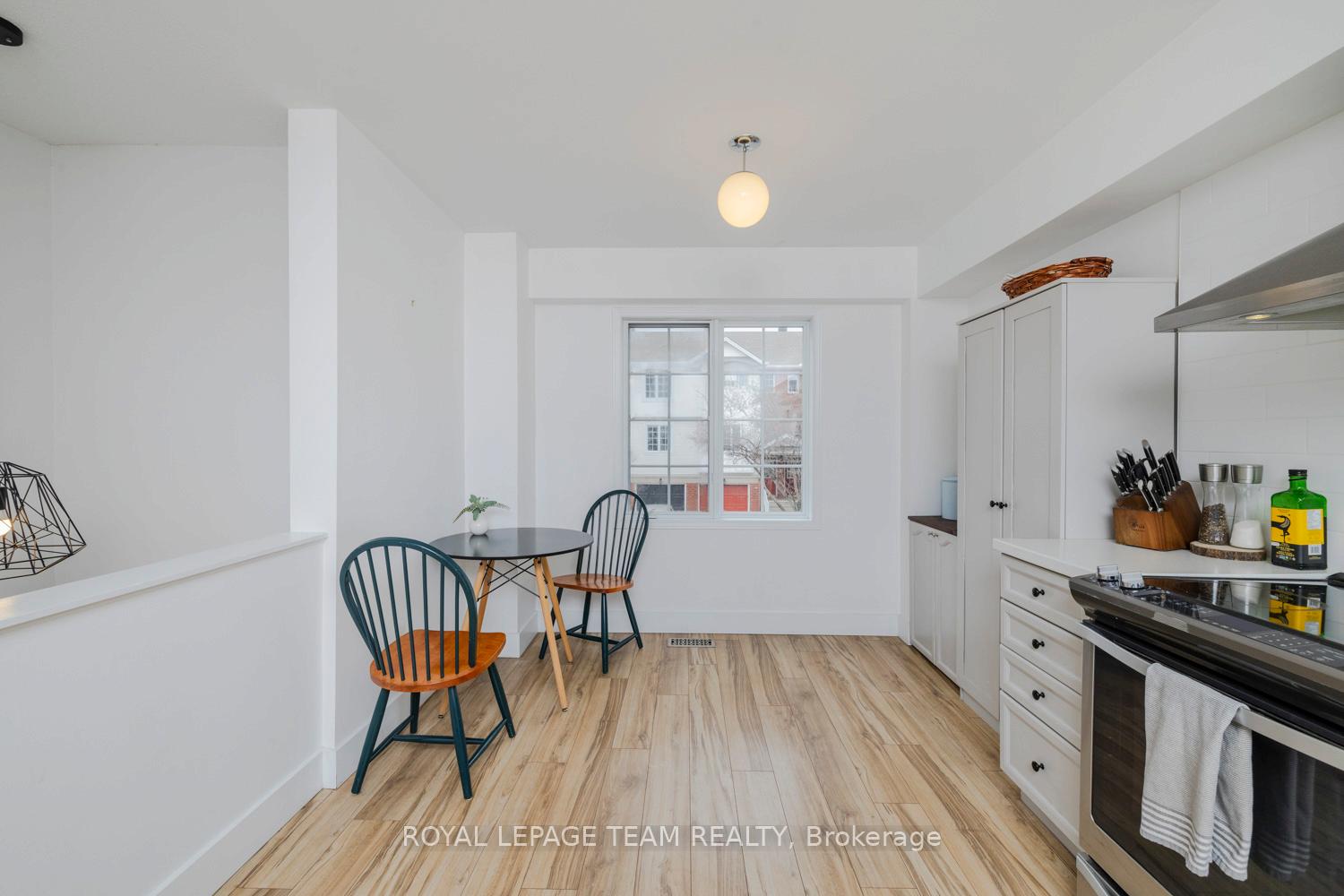 Photo 10 of 78 Manhattan Crescent, Ottawa, Central Park — HOMEH