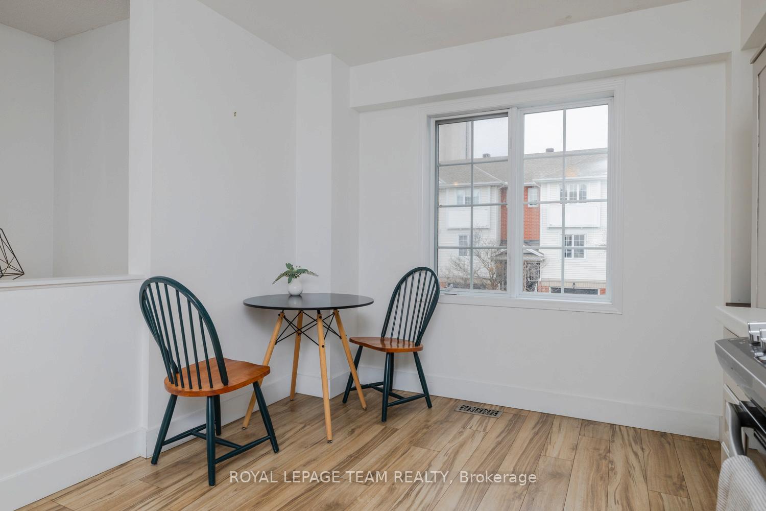 Photo 9 of 78 Manhattan Crescent, Ottawa, Central Park — HOMEH