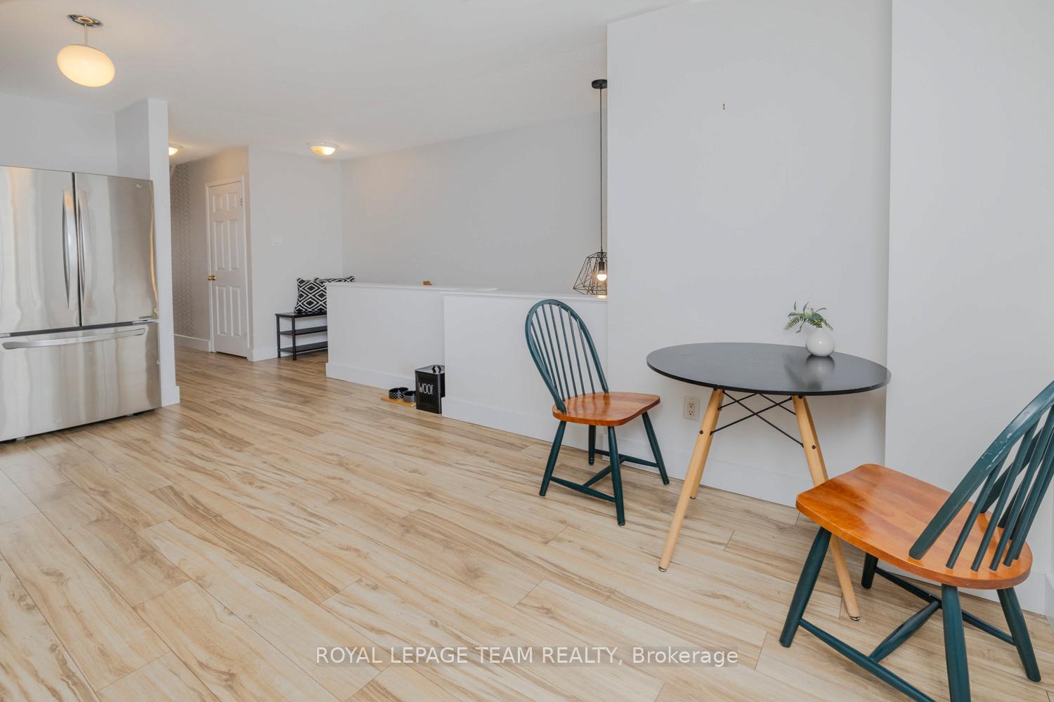 Photo 11 of 78 Manhattan Crescent, Ottawa, Central Park — HOMEH